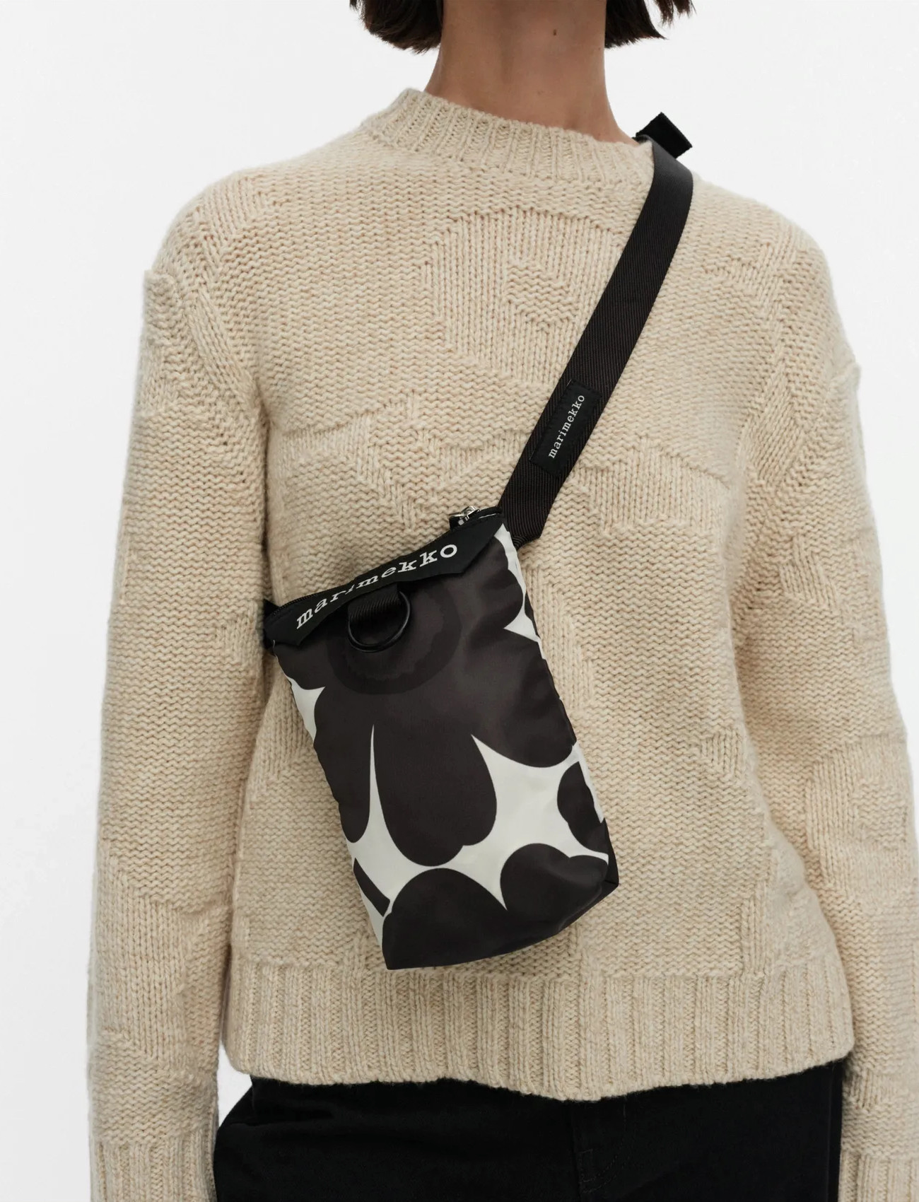 Marimekko Neat Phone Pocket Unikko, One Size, Black, Tasker > Crossbody-Tasker, Dame
