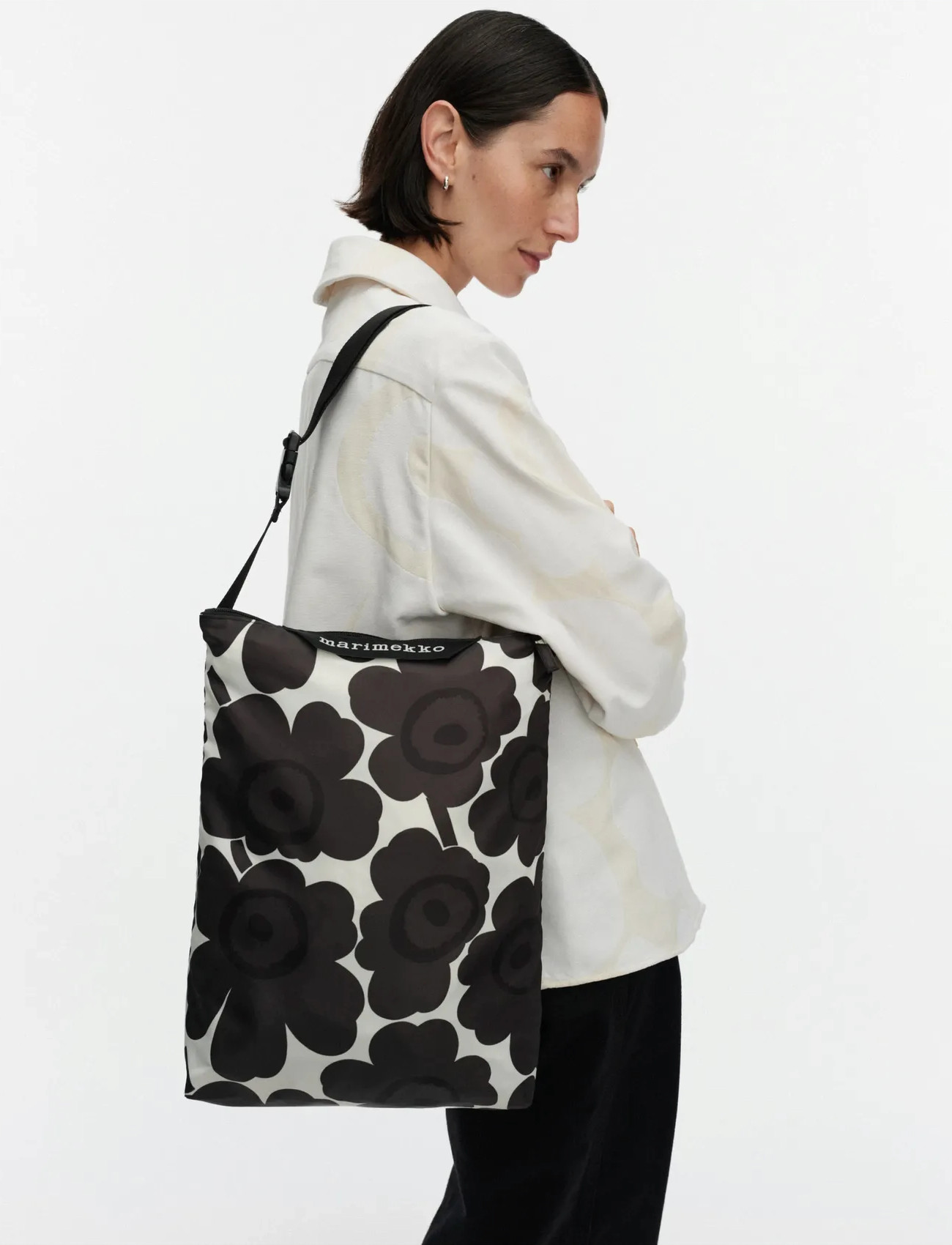 Marimekko Neat Crossbody Unikko M, One Size, Black, Tasker > Crossbody-Tasker, Dame