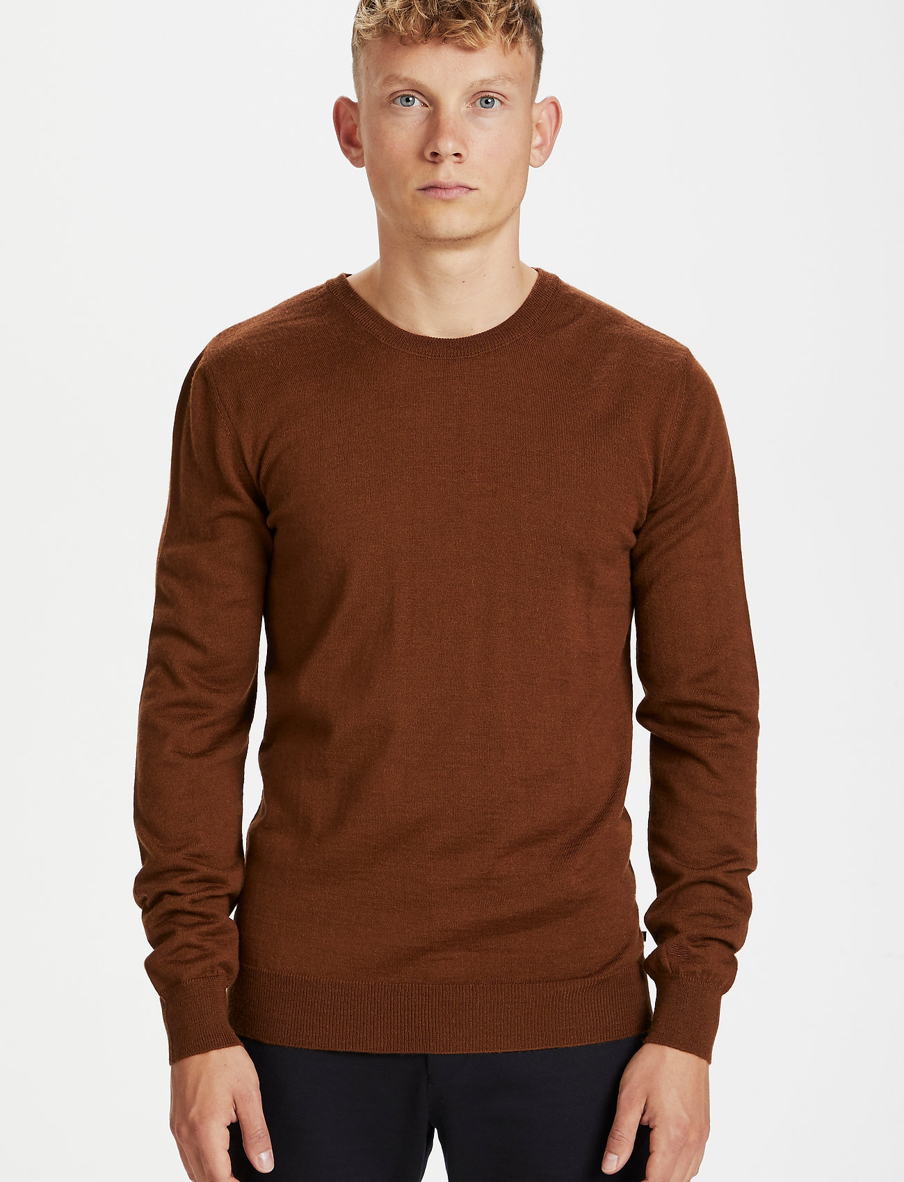 rust coloured knitwear