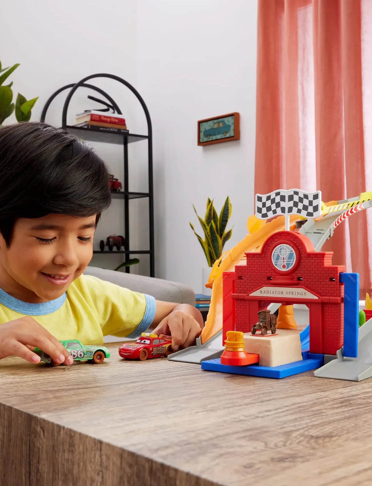 Biler Cars 1:55 Playsets & Haulers Cars Fall 2025 Media Driver Playset, One Size, Multi/patterned, Legetøjsbiler Og -Køretøjer > Racerbaner, Børn