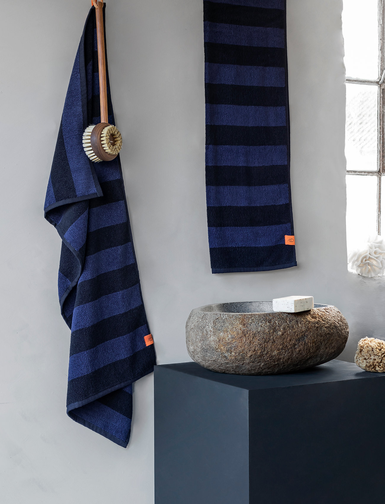 Mette Ditmer - AROS Bath towel - bath towels - midnight blue - 1