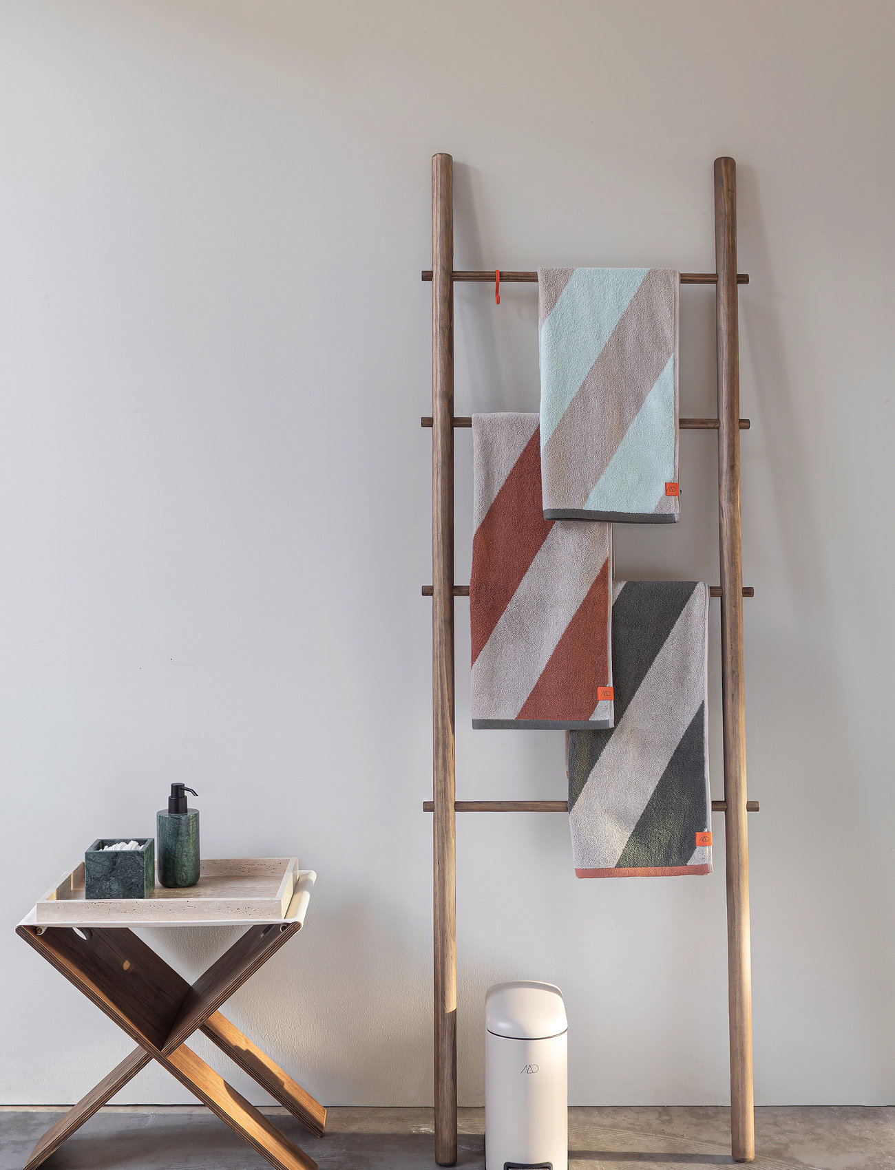 Mette Ditmer Diagonal Bath Towel, 70X 133 cm, Blue, Håndklæder & Badehåndklæder > Badehåndklæder, Unisex