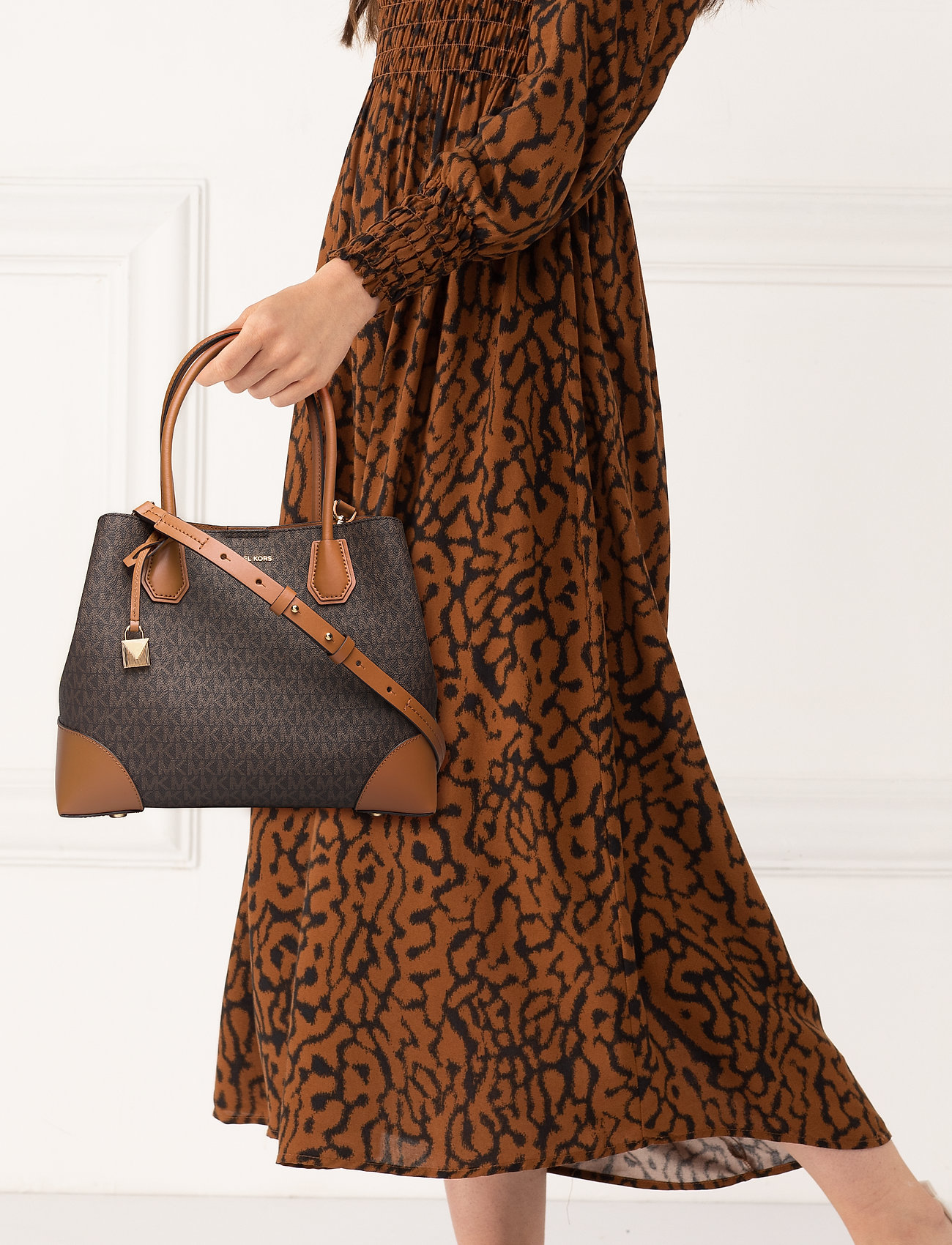 michael kors md center zip tote