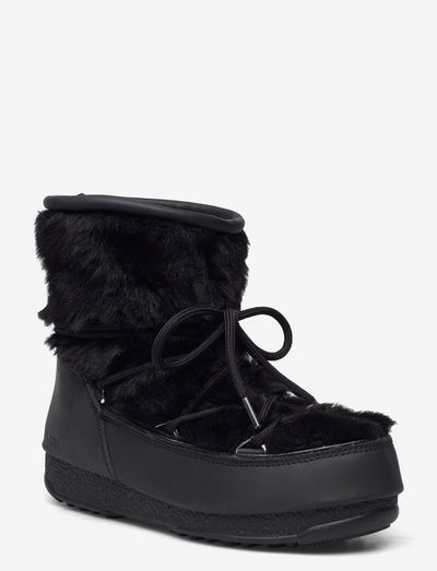 flat low ankle boots