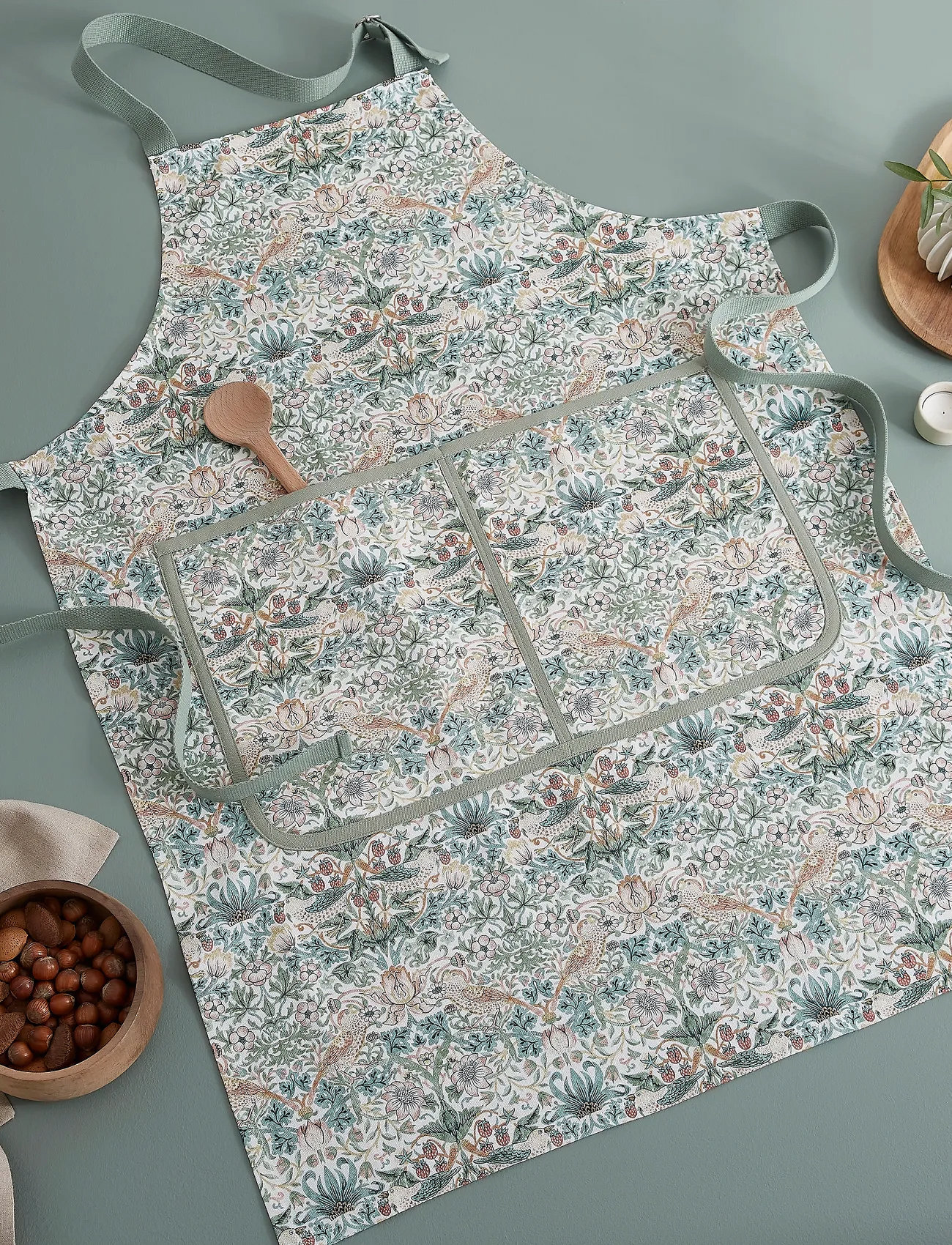Morris & Co Morris & Co Strawberry Thief Cotton Apron, 70X95 cm, Green, Køkkentekstiler > Forklæder, Unisex