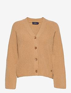 Large selection of discounted fashion 