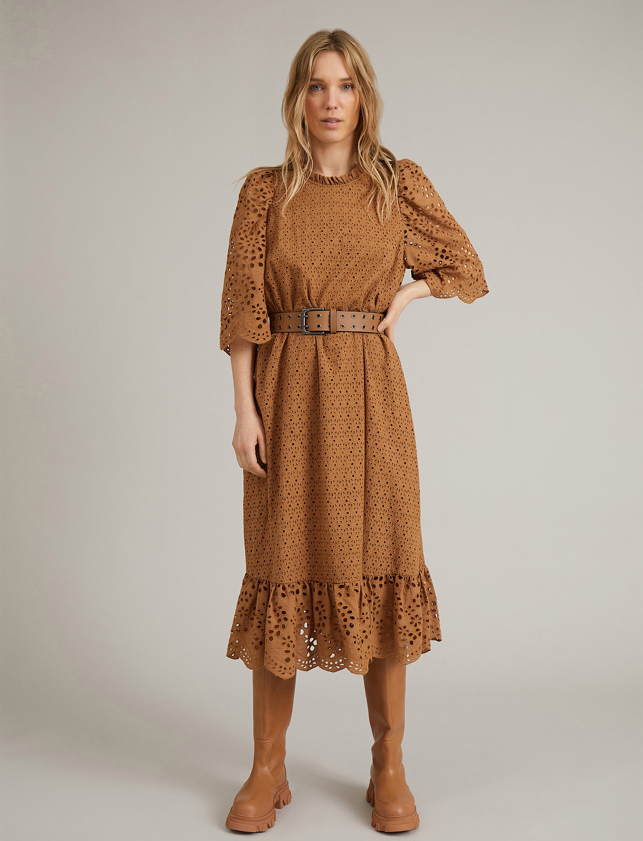 Munthe - COGGA - sukienki letnie - camel - 0