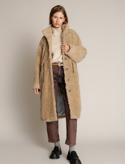 Munthe Eater - 399 €. Buy Faux Fur from Munthe online at Boozt.com ...