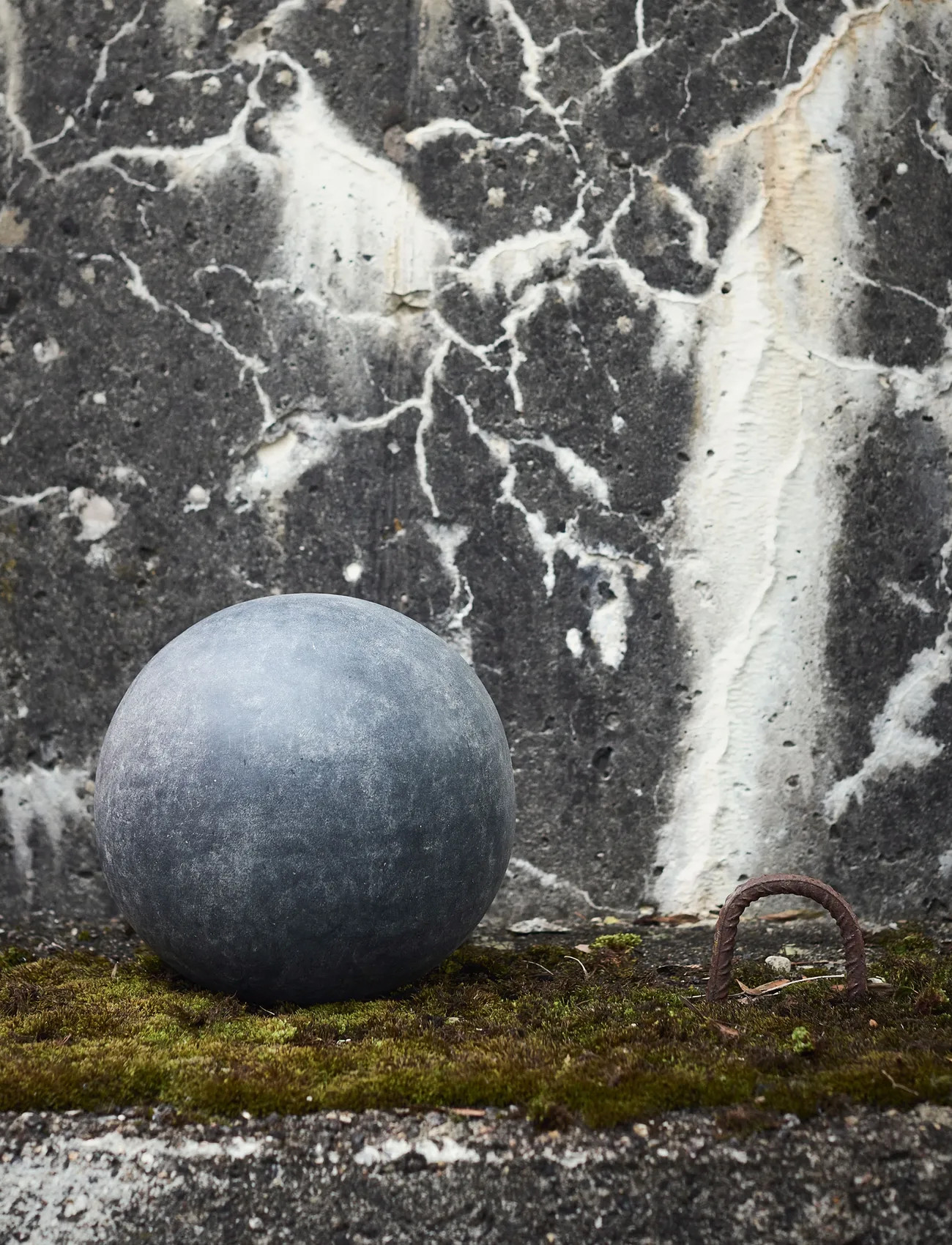 Muubs Outdoor Deco Ball Taso M - Dark Grey, One Size, Grey, Decorative Accessories-details > Figures & Sculptures, Unisex