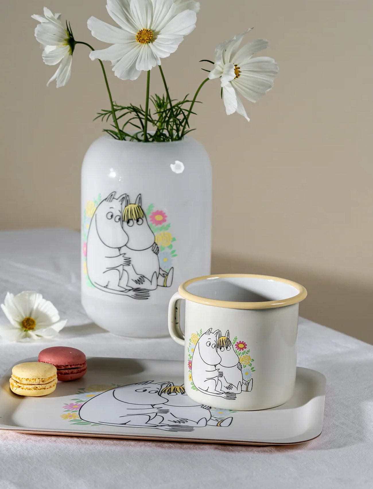 Muurla Moomin Enamel Mug Flowers 5,5Dl, 55 CL, Yellow, Kopper & Krus > Kaffekopper, Unisex