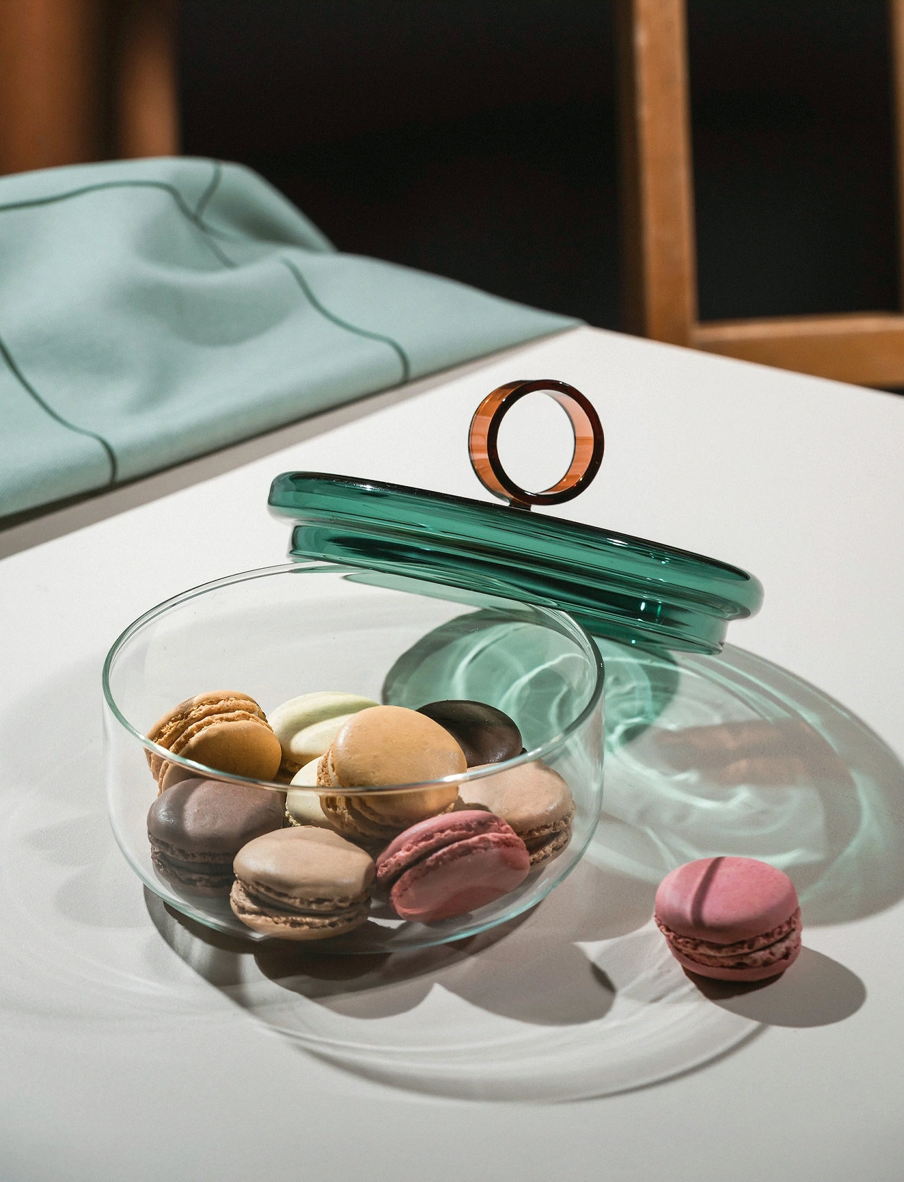 Muurla Loop Low Jar W Lid 12cm, Clear/Teal/Amber, 0.8 L, Green, Køkkenopbevaring > Køkkenkrukker, Unisex