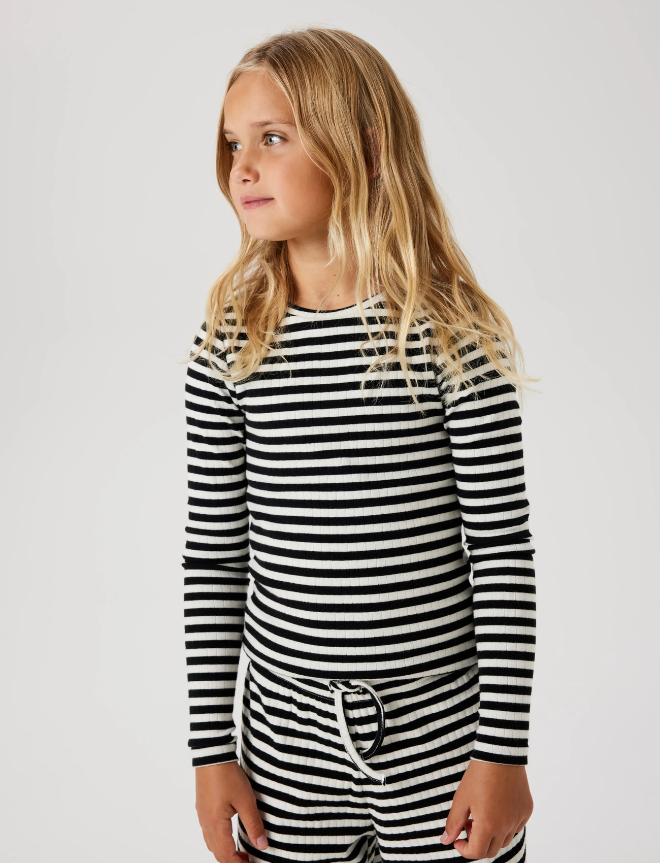 Black Suraja Genser Stripe Noos str. 146/152