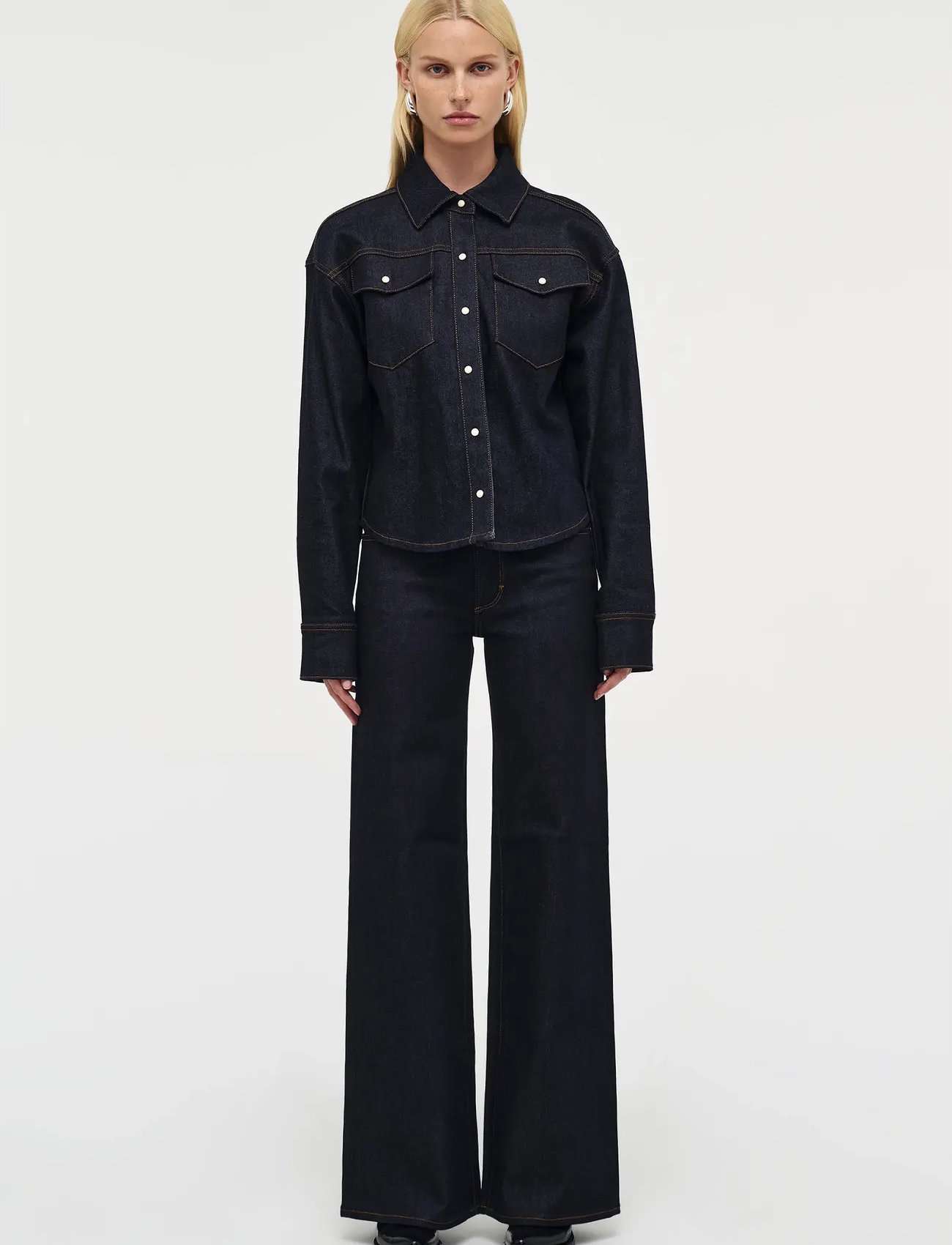 NEUW Eva Wide Resonate Raw Indigo, 28 x 34, Black, Jeans > Boot Cut, Dame