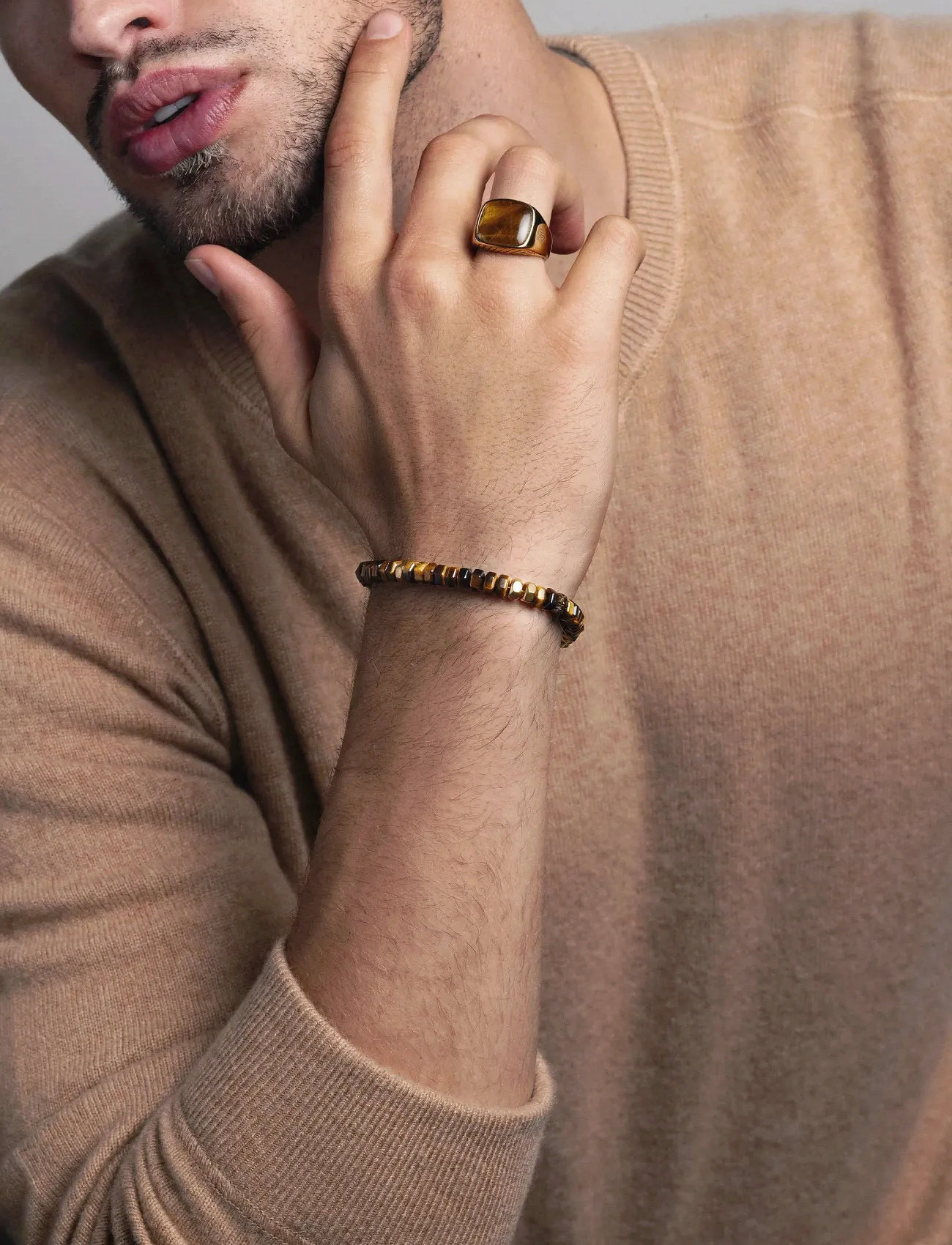 Nialaya Men's Hexagon Beaded Bracelet With Tiger Eye And Gold, M, Brown, Smykker > Armbånd, Herre
