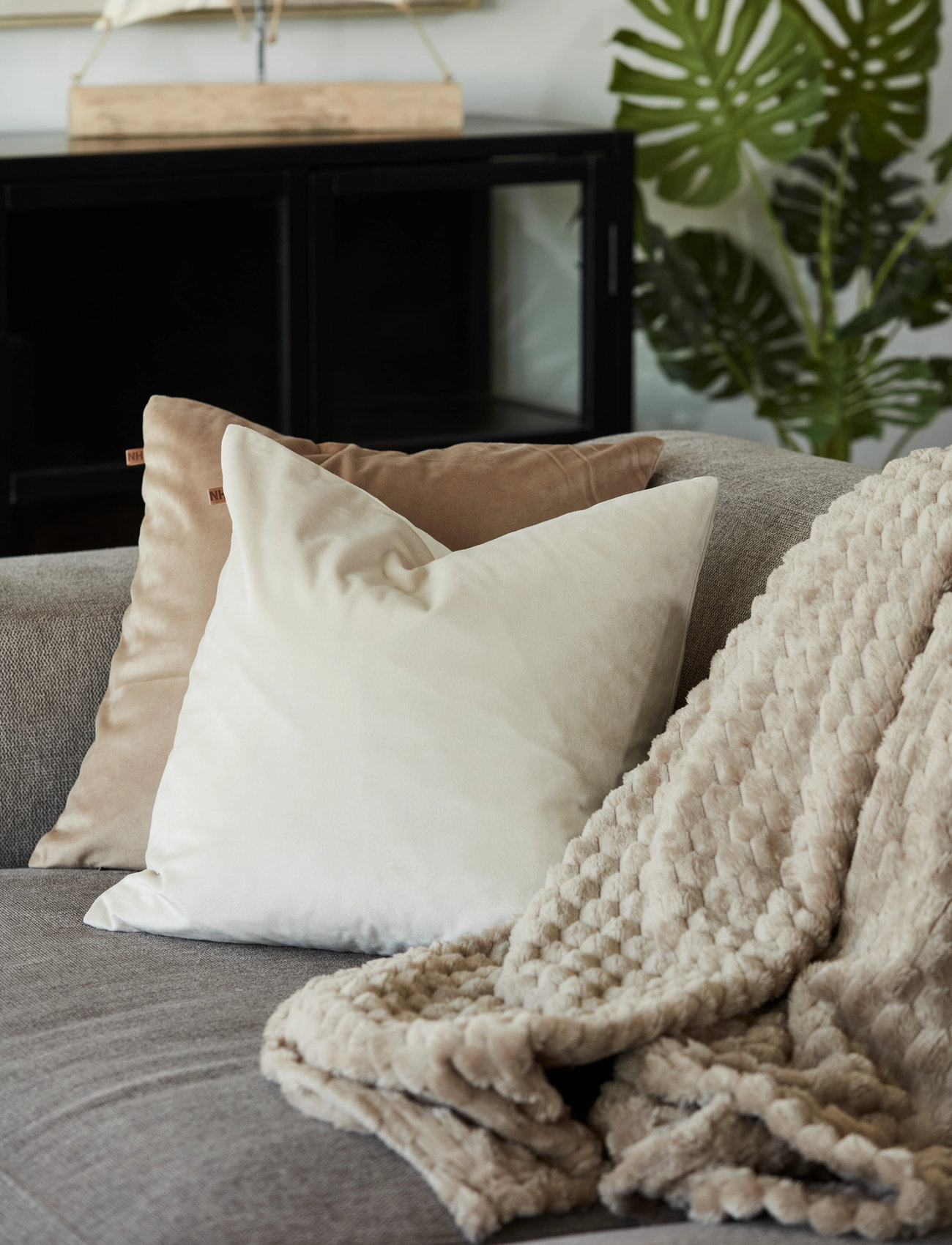 Noble House Cushion Velvet Solid, 45X45 cm, Beige, Puder & Tæpper > Puder, Unisex