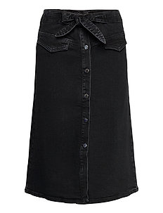 black quilted pencil skirt