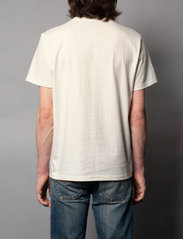 Nudie Jeans - Roy Logo Tee - basic t-shirts - offwhite - 4