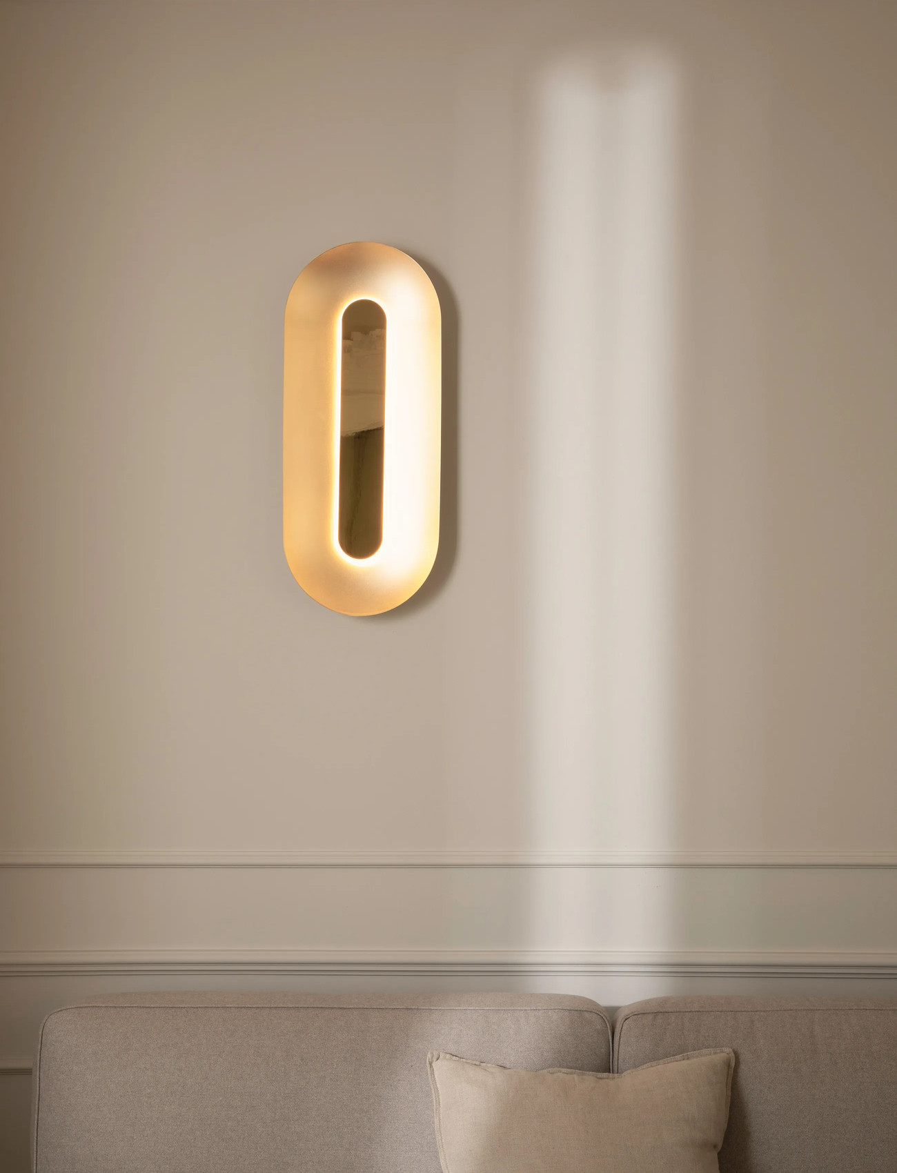 Nuura Sasi Large, 65X27.5 cm, Gold, Lamper > Væglamper, Unisex