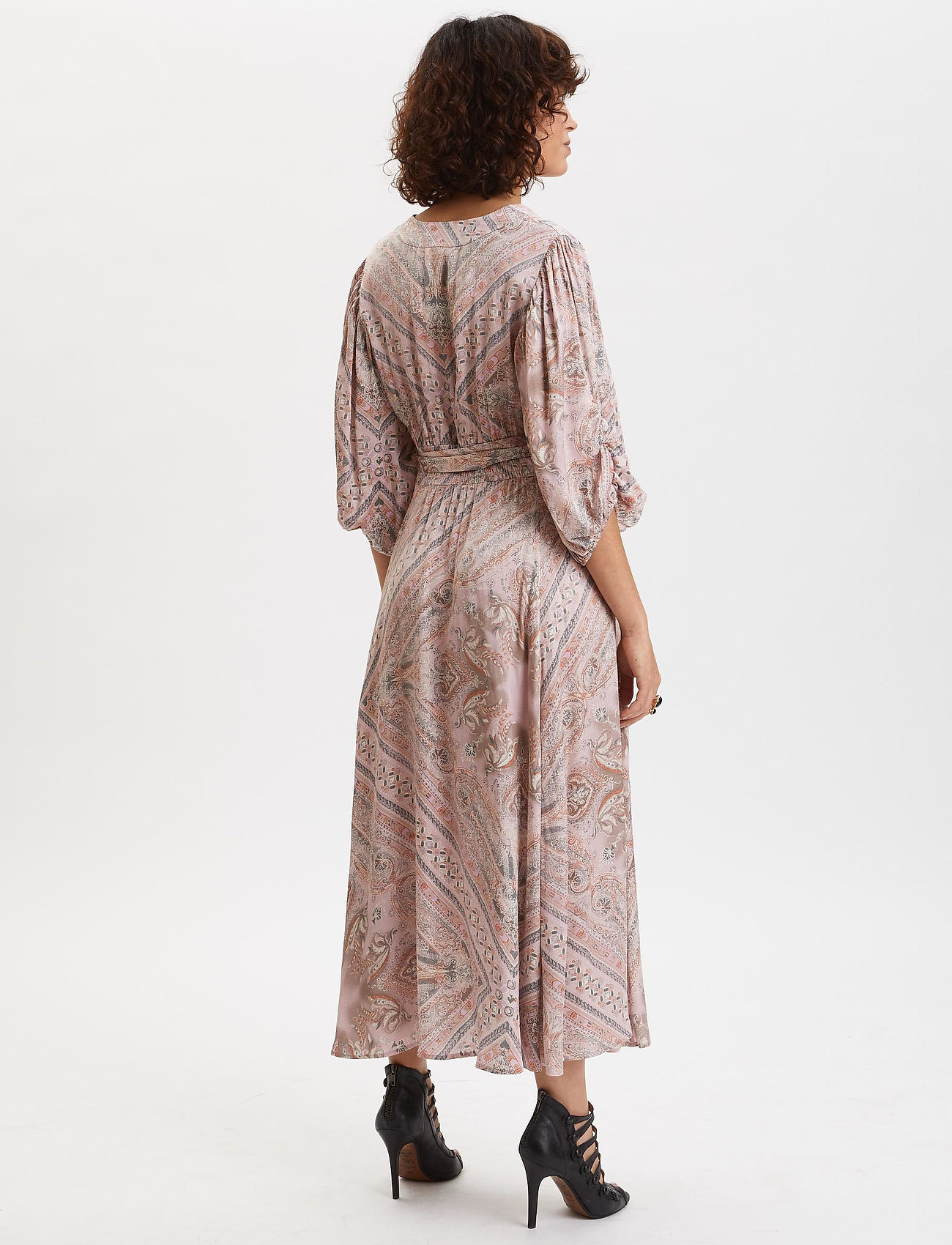 Radiant Dress (Dune Beige) (1497.50 kr) ODD MOLLY Radiant Dress (Dried Lavendel) (1497.50 kr) ODD MOLLY