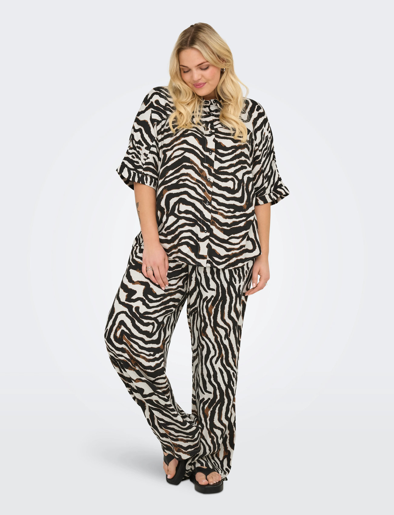 ONLY Carmakoma Carberte Life 2/4 Shirt Aop, 54, Multi/patterned, Skjorter > Kortærmede, Dame