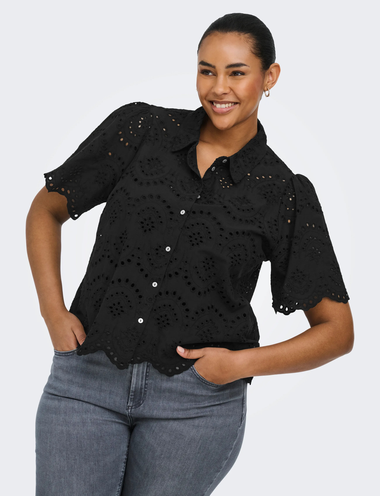 ONLY Carmakoma Carvalais S/S Shirt Wvn Noos, 42, Black, Skjorter > Kortærmede, Dame