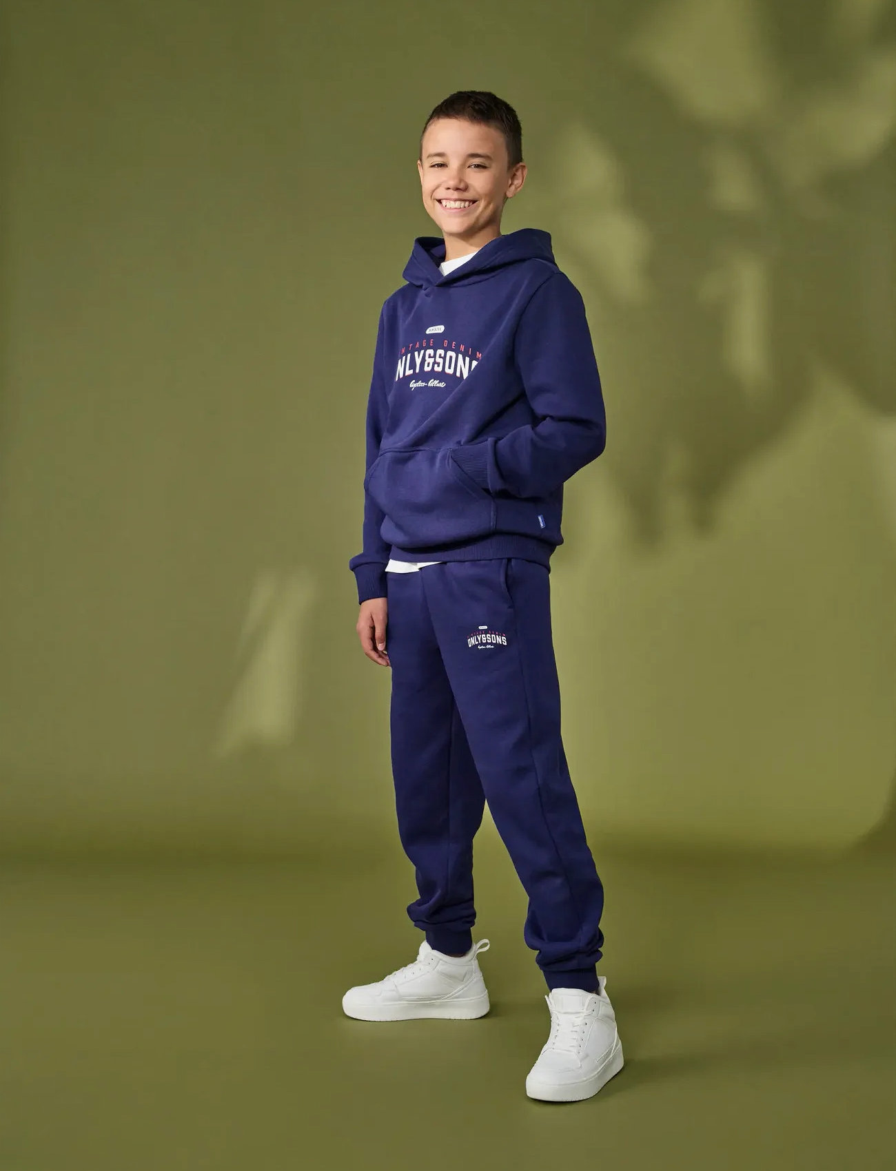ONLY & SONS Osjceres Reg Vintage Print Hood Swt Noos, 122-128, Navy, Sweatshirts & Hættetrøjer > Hættetrøjer, Børn