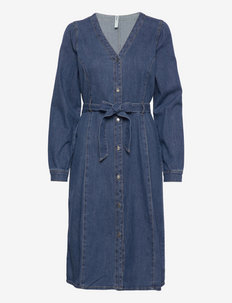 Denim dresses | Trendy denim looks 