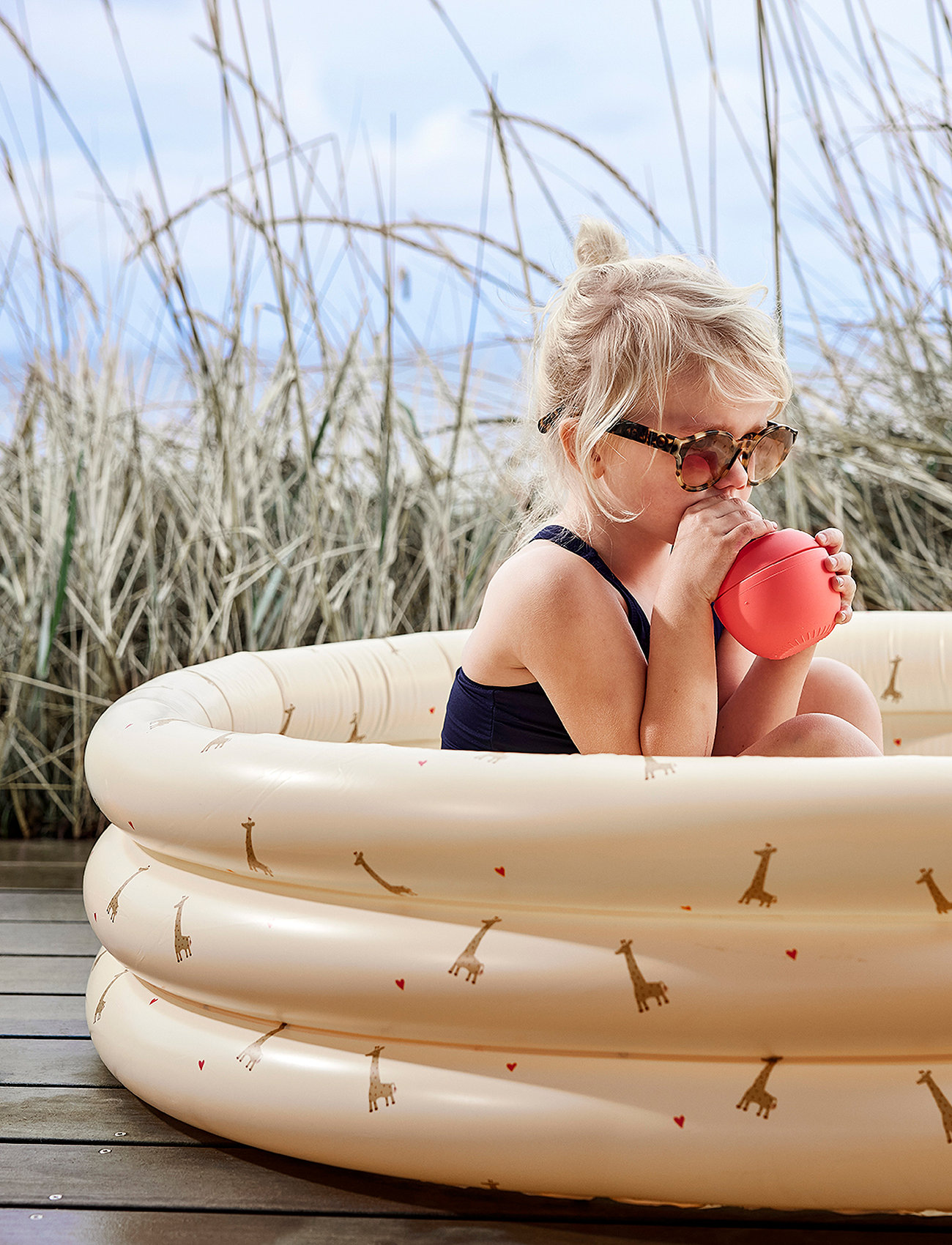 OYOY MINI Giraffe Swimming Pool Large & Beach Ball, One Size x 120, Cream, Water Legetøj > Children's Pools, Børn