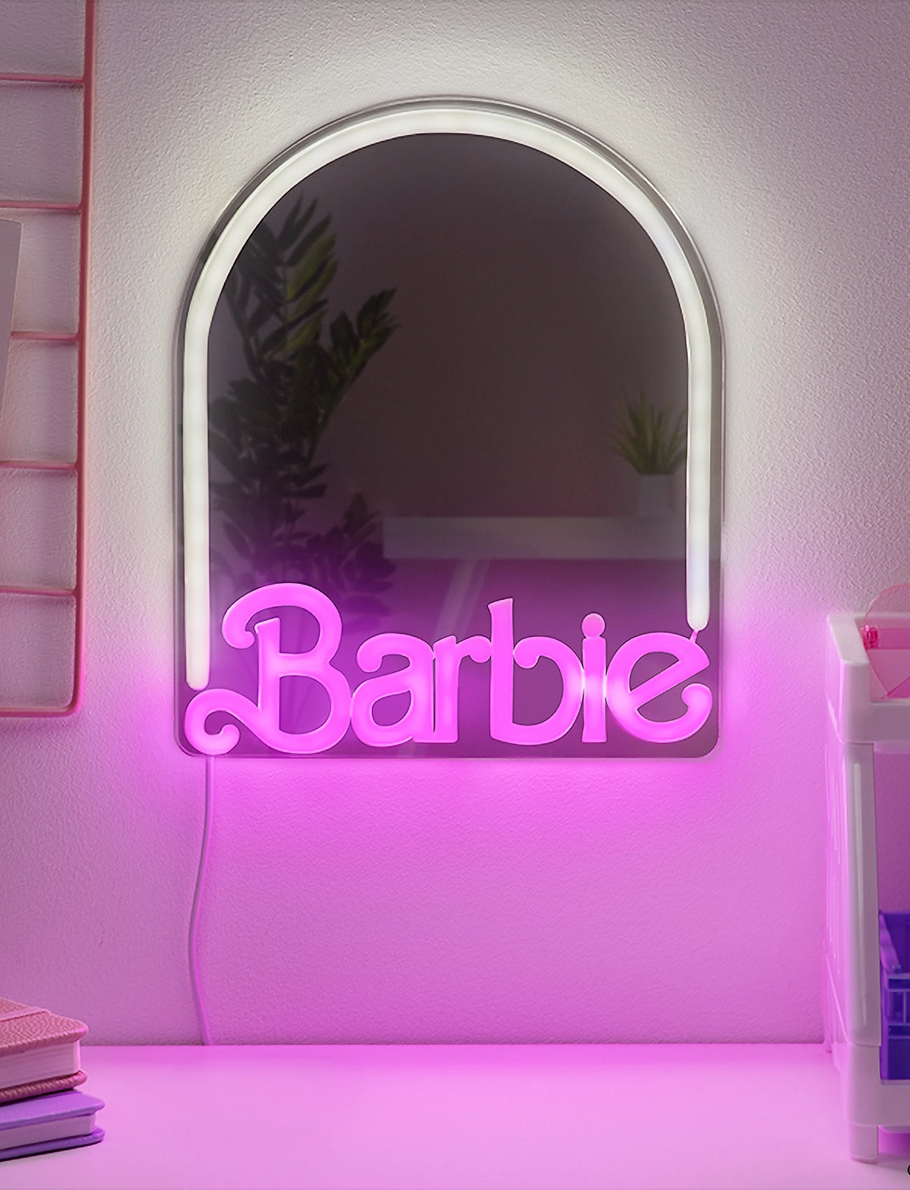 Paladone Barbie Wall Mountable Led Neon Mirror, H:27.0 cm, Pink, Børneindretning > Dekorationstilbehør-Detaljer, Børn