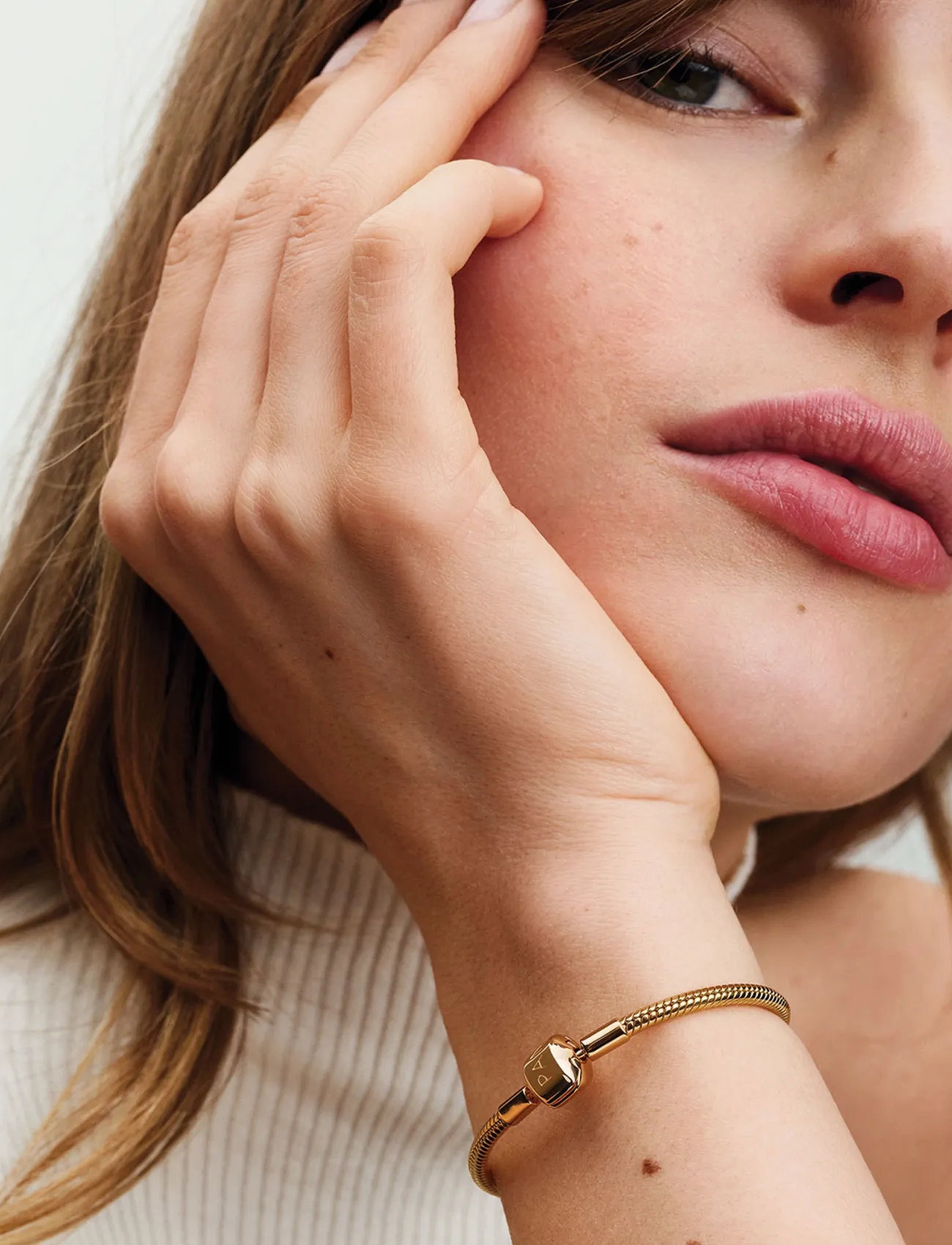 Pandora Snake Chain 14K Gold-Plated Bracelet, 17 cm, Gold, Armbånd > Kædearmbånd, Dame
