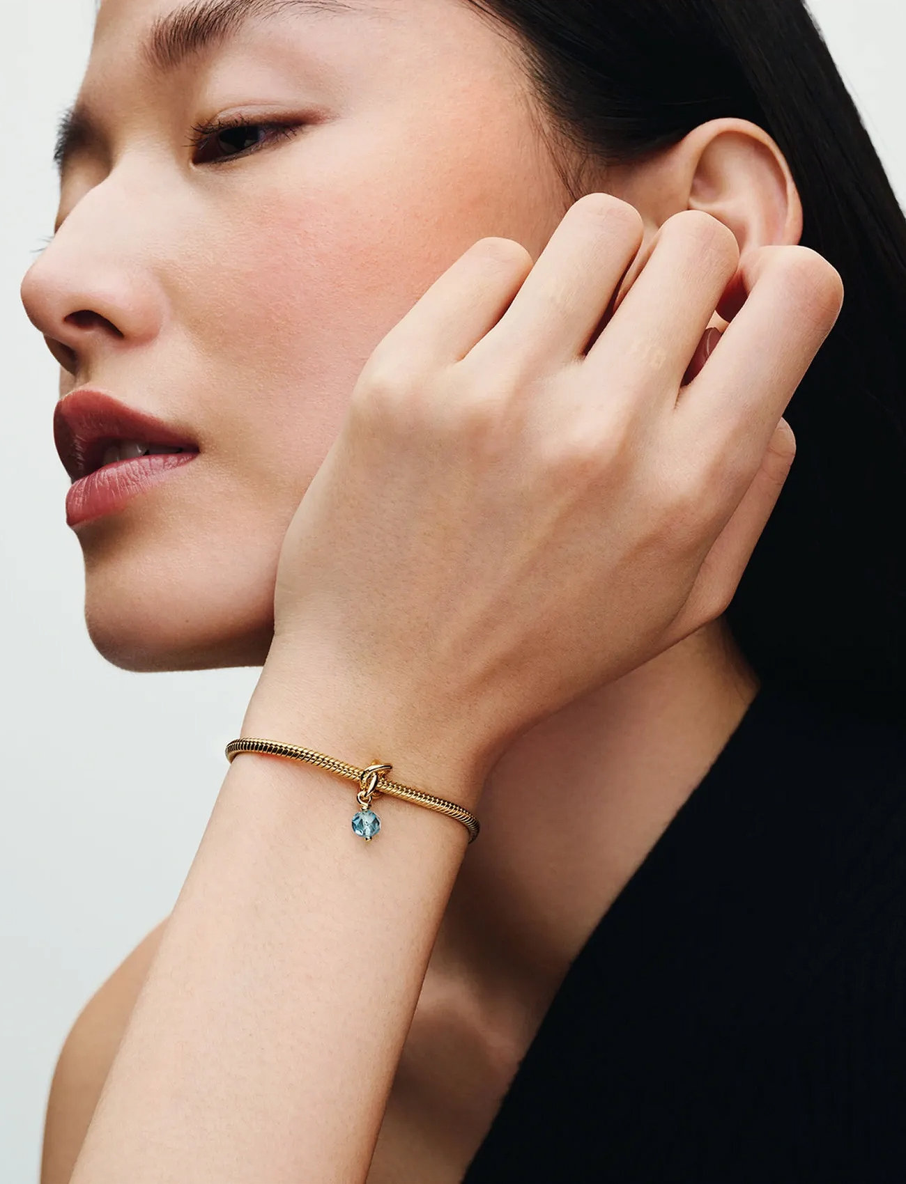 Pandora 14K Gold-Plated Dangle With Sea Aqua Blue Crystal, One Size, Blue, Smykker > Vedhæng, Dame