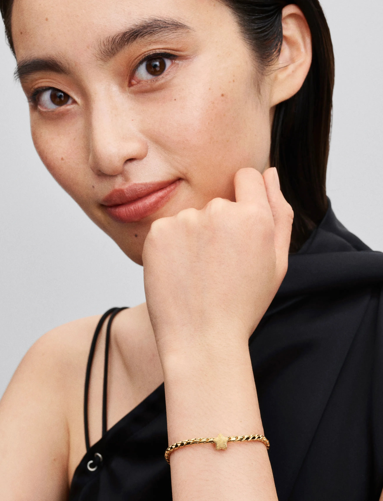 Pandora Textured Star 14K Gold-Plated Mini Charm, One Size, Gold, Smykker > Vedhæng, Dame