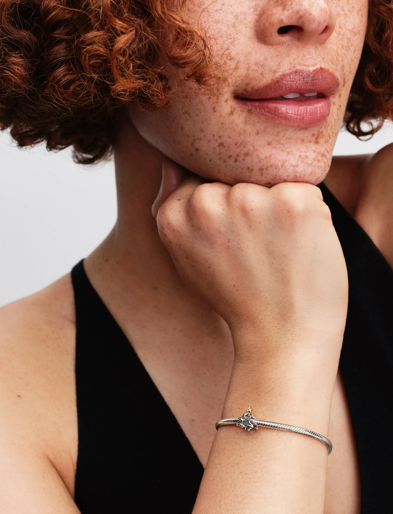 Pandora Christmas Tree Sterling Silver And 14K Gold-Plated Charm, One Size, Silver, Smykker > Vedhæng, Dame