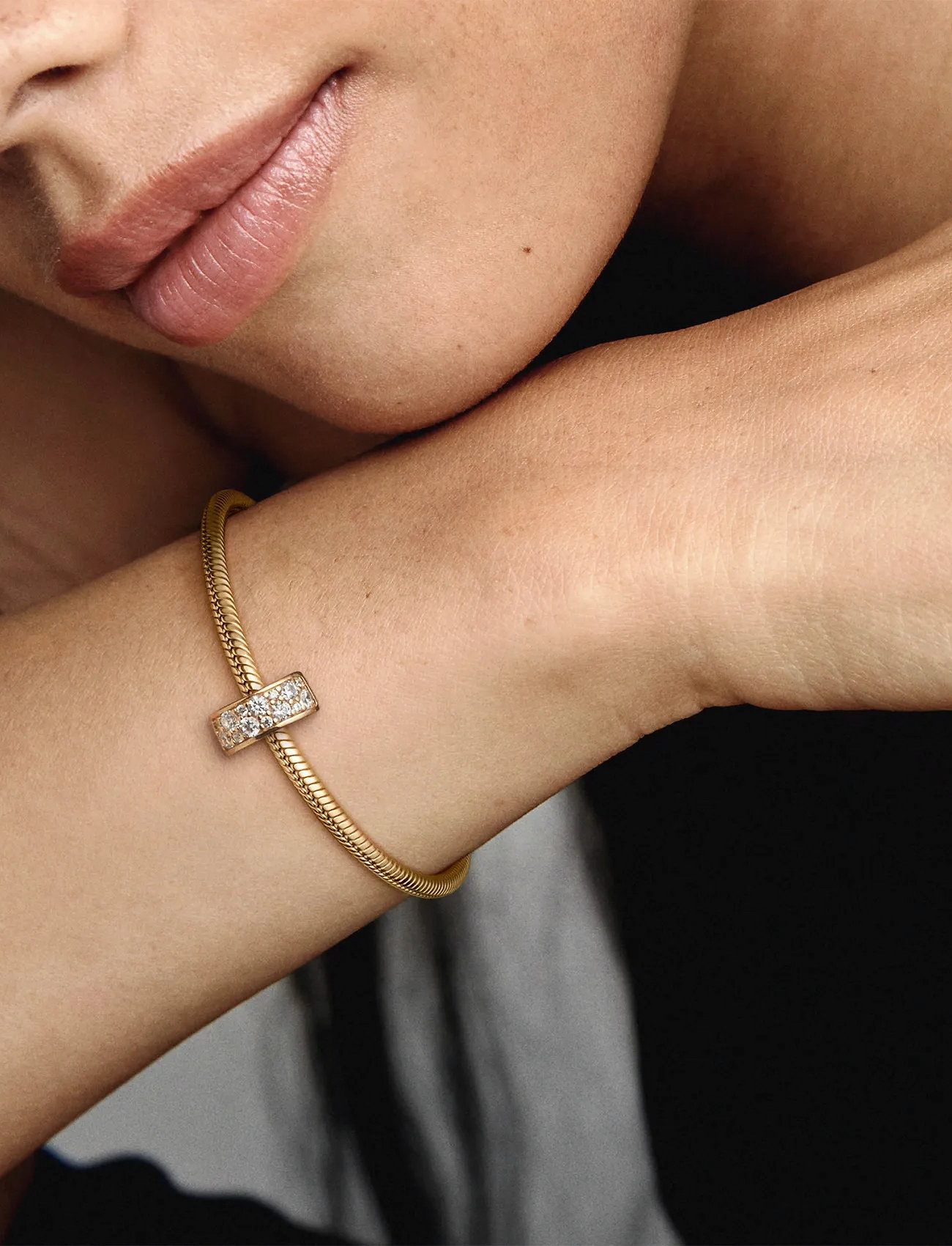 Pandora 14K Gold-Plated Clip With Clear Cubic Zirconia And Silicone Grip, One Size, Gold, Smykker > Vedhæng, Dame
