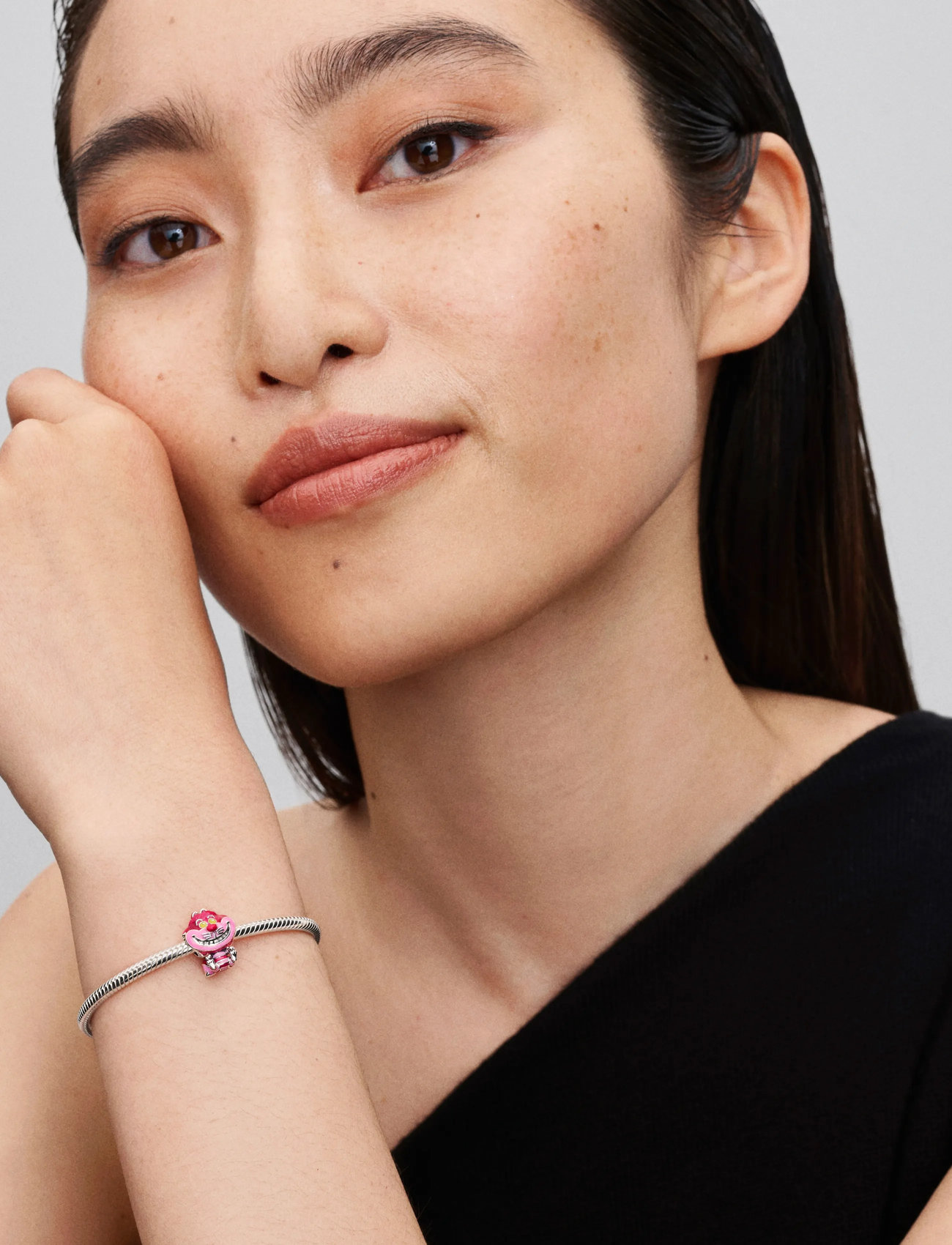 Pandora Disney Cheshire Cat Sterling Silver Charm With Glittery Pink, Light Pink, Pink And Glow In The Dark, One Size, Pink, Smykker > Vedhæng, Dame