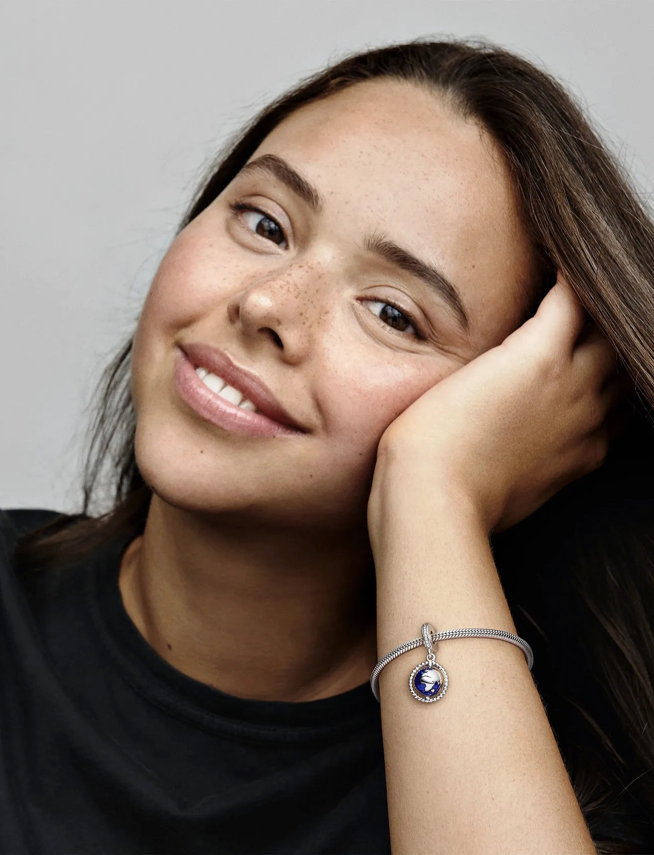 Pandora Globe Silver Dangle With Clear Cubic Zirconia And Blue Enamel, One Size, Silver, Smykker > Vedhæng, Dame