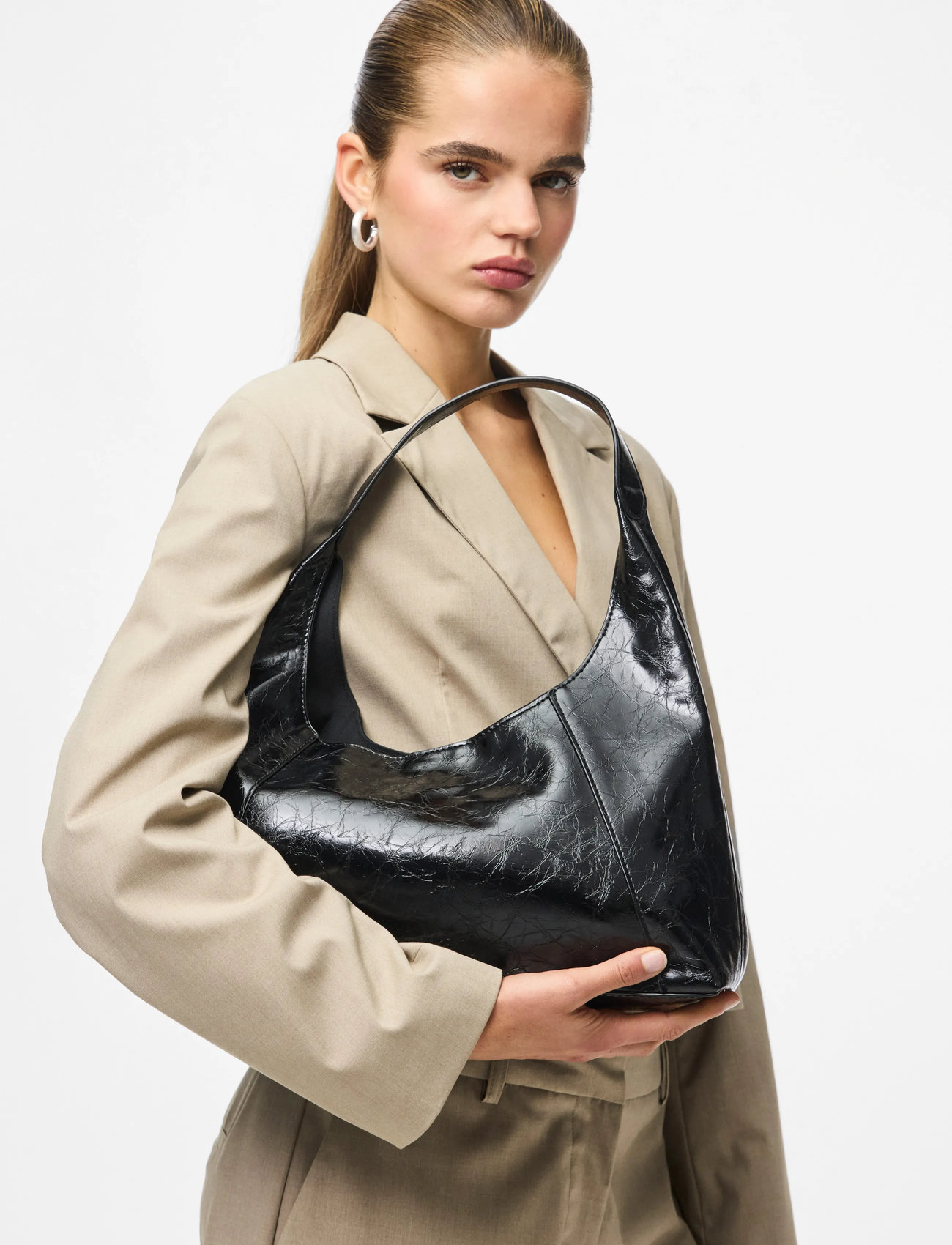 Pieces Pcjoye Patent Hobo Bag D2D Fsy, One Size, Black, Tasker > Små Skuldertasker-Crossbody-Tasker, Dame