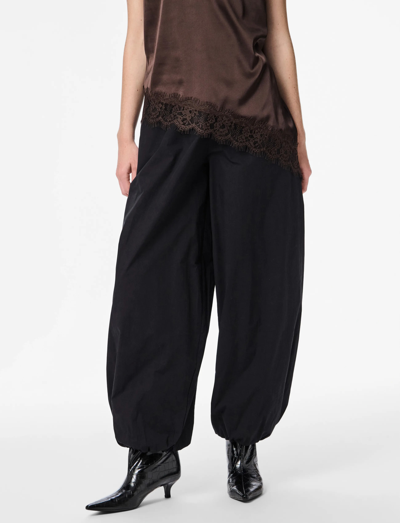 Pieces Pcbella Mw Balloon Wvn Pants D2D, XS, Black, Trousers > Barrel Trousers, Dame