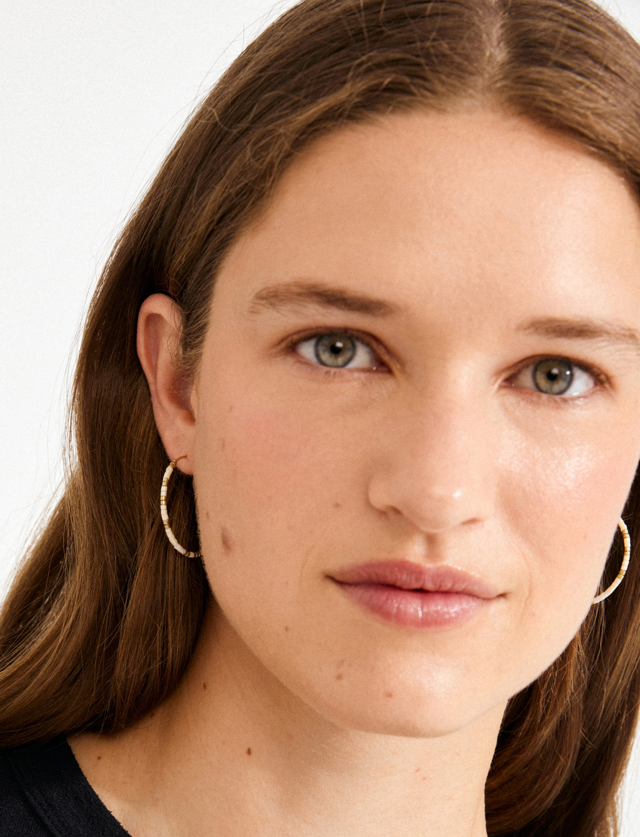 Pilgrim Alison Earrings White, Gold-Plated, One Size, Gold, Øreringe > Creoler, Dame