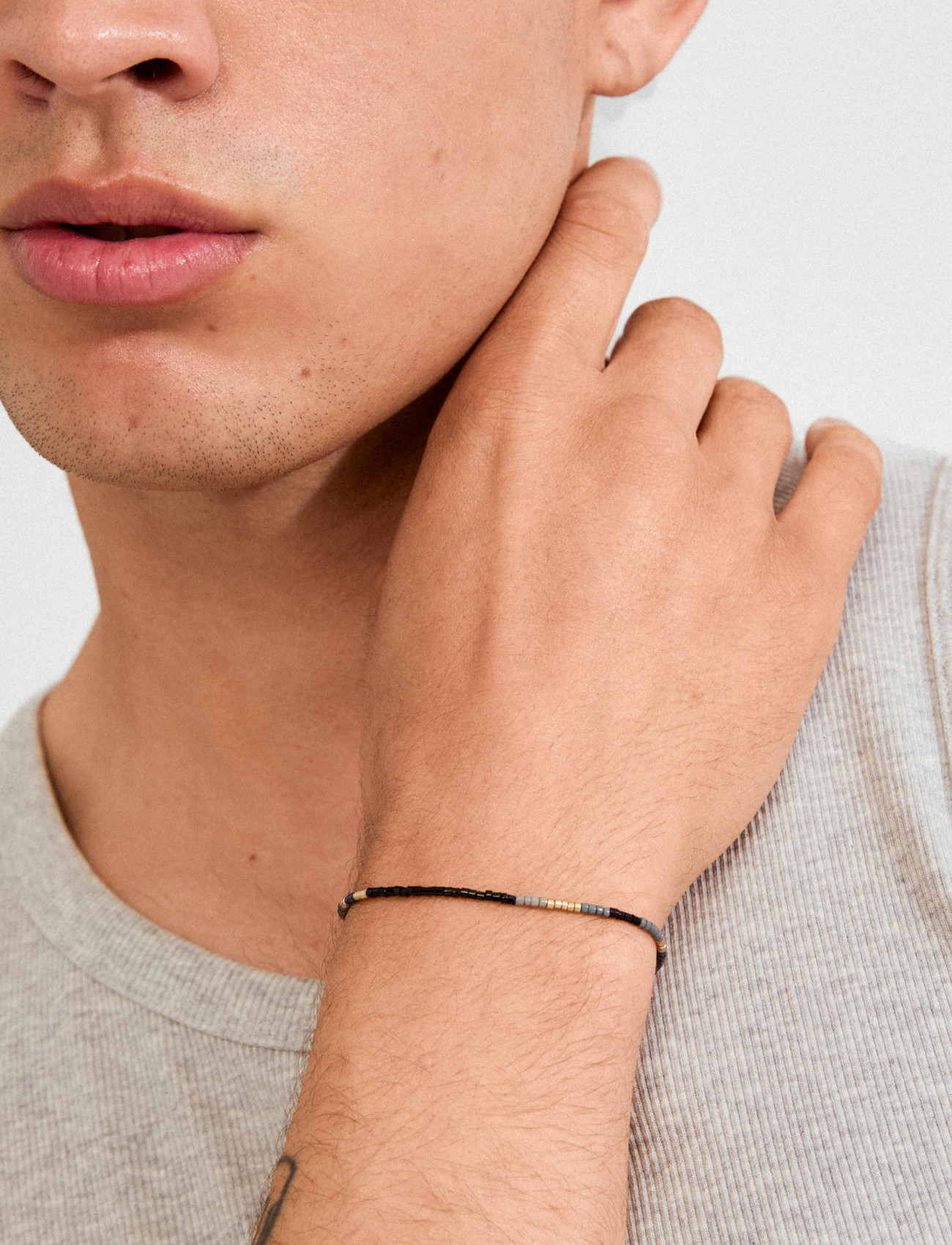 Pilgrim Alison Bracelet Black, Gold-Plated, One Size, Gold, Armbånd > Perlearmbånd, Dame