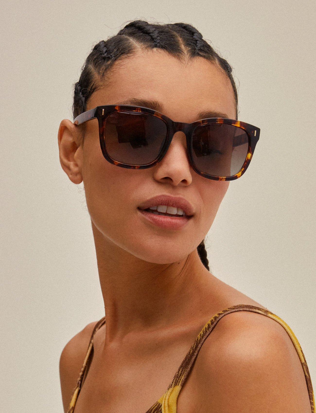 Pilgrim Katya Sunglasses Tortoise Brown/Gold, One Size, Brown, Solbriller > Solbriller Med Firkantet Stel, Dame