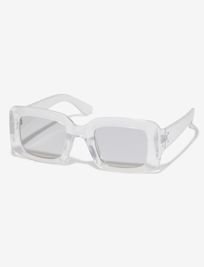 PAYTON chunky angular cut sunglasses transparent - firkantet innfatning - crystal