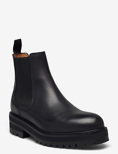 Calfskin Lug Chelsea Boot - chelsea boots - black