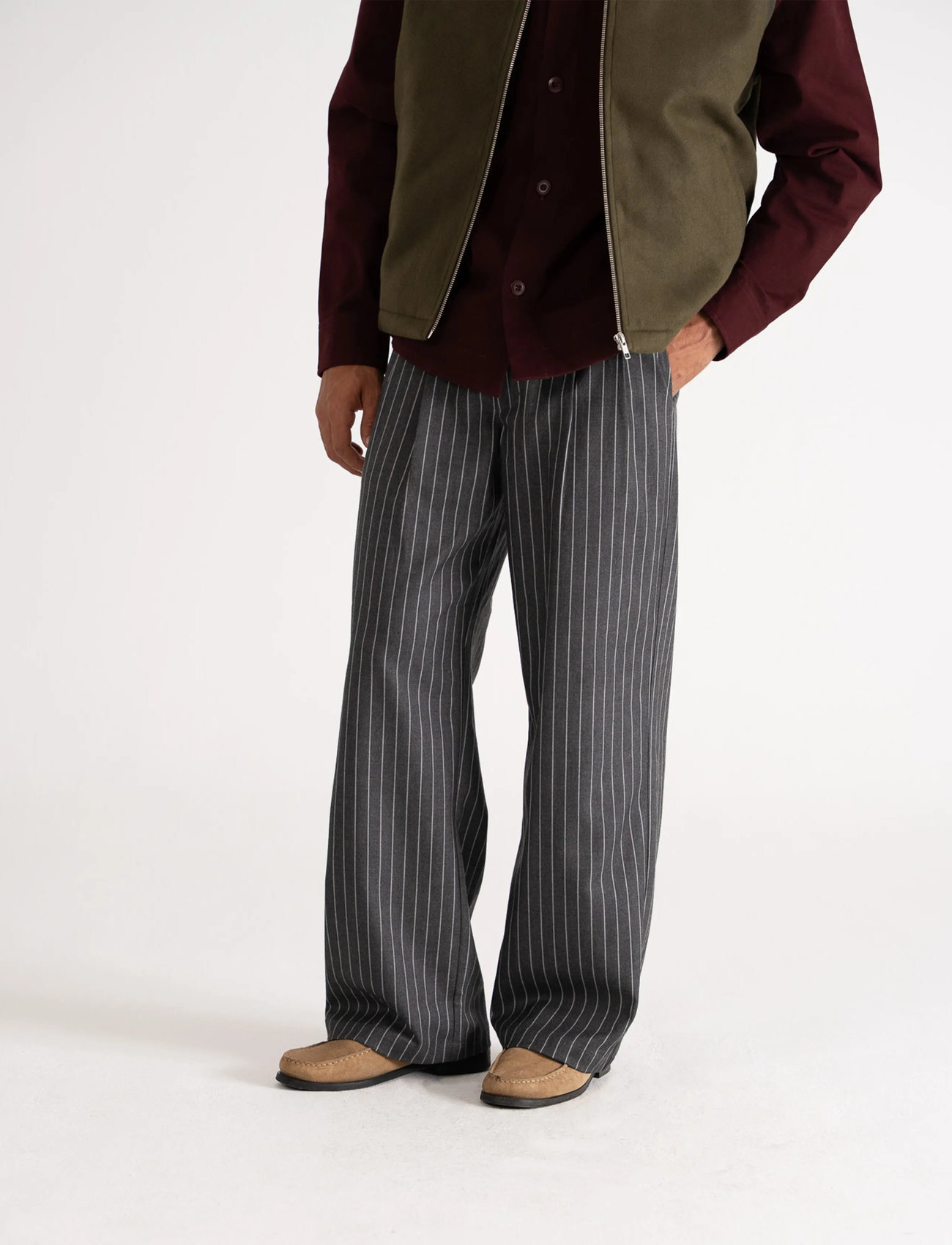 Prohibited Pinstripe Pleated Pants Grey, 28, Grey, Bukser > Afslappet, Herre