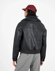 prh2070053_cblack_10.jpg?