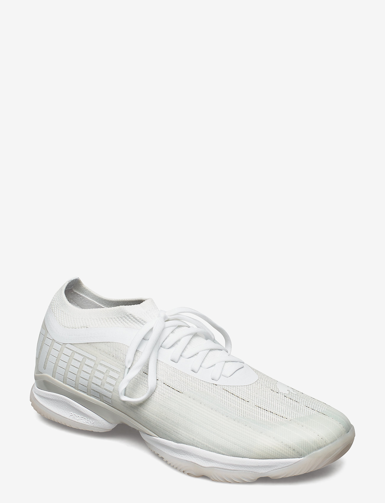 puma white sports shoes