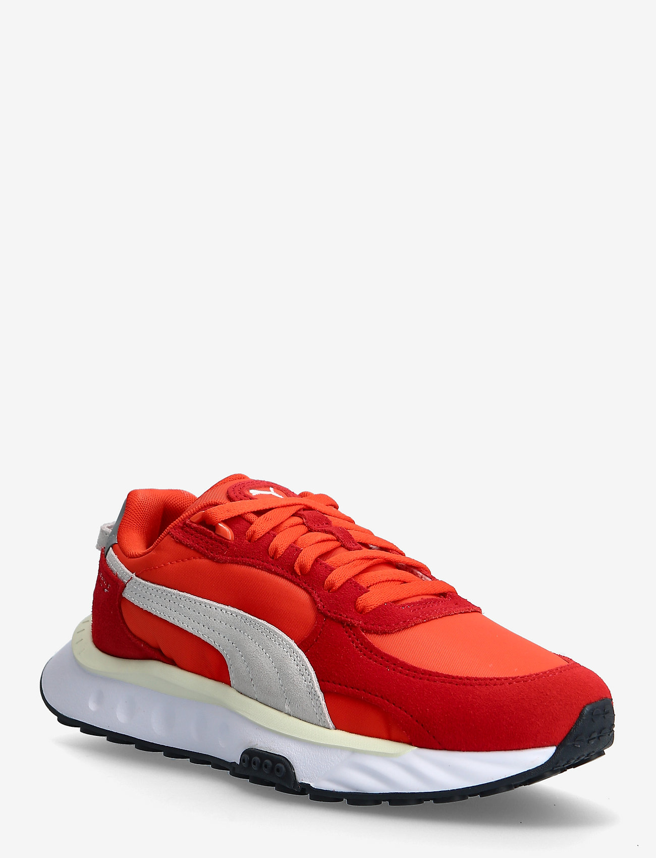 red low pumas