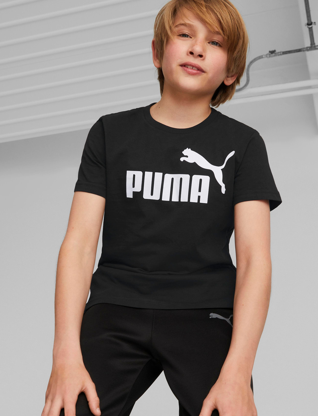 PUMA Ess Logo Tee B - Short-sleeved