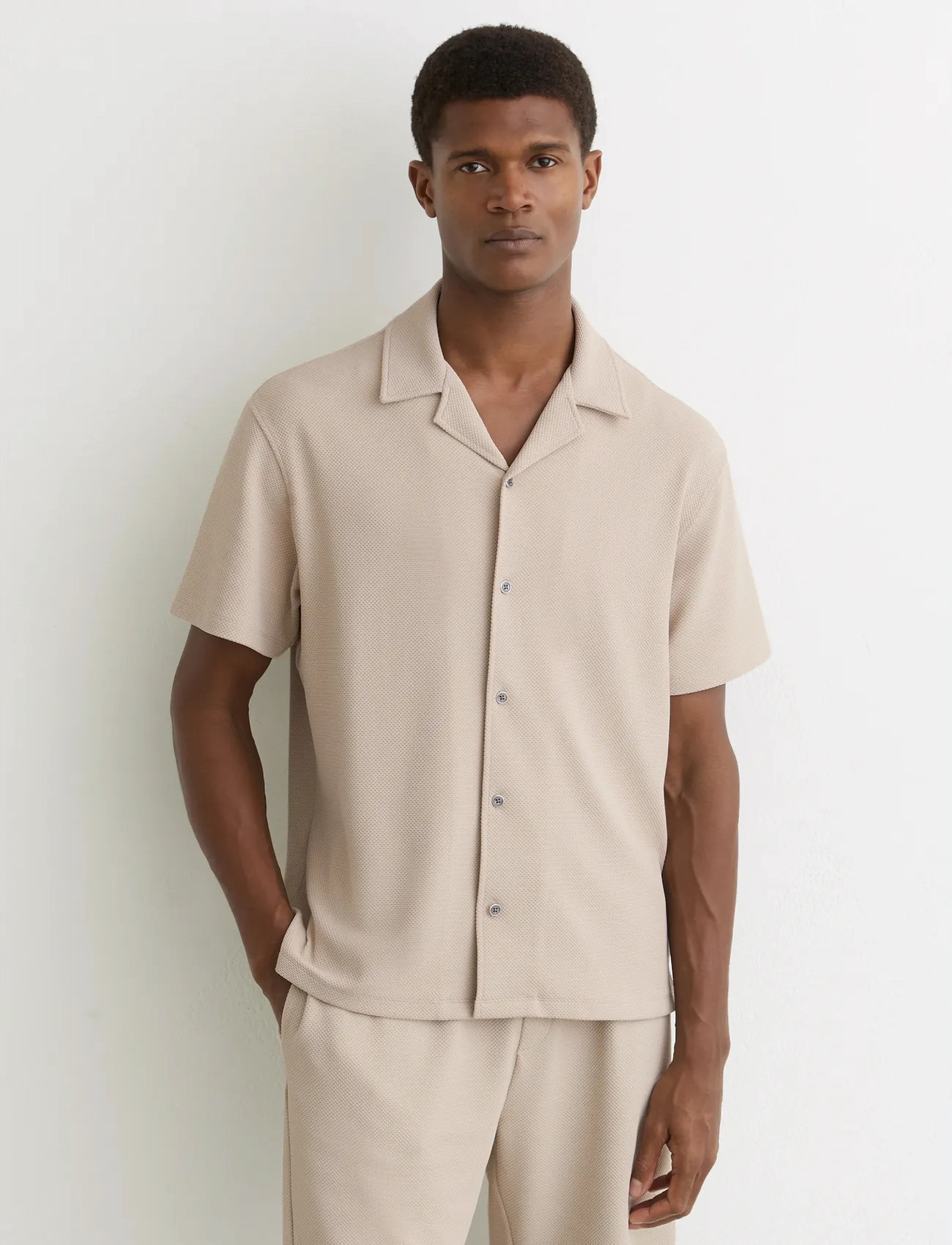Reiss Cedric, L, Beige, Skjorter > Kortærmede Shirts, Herre