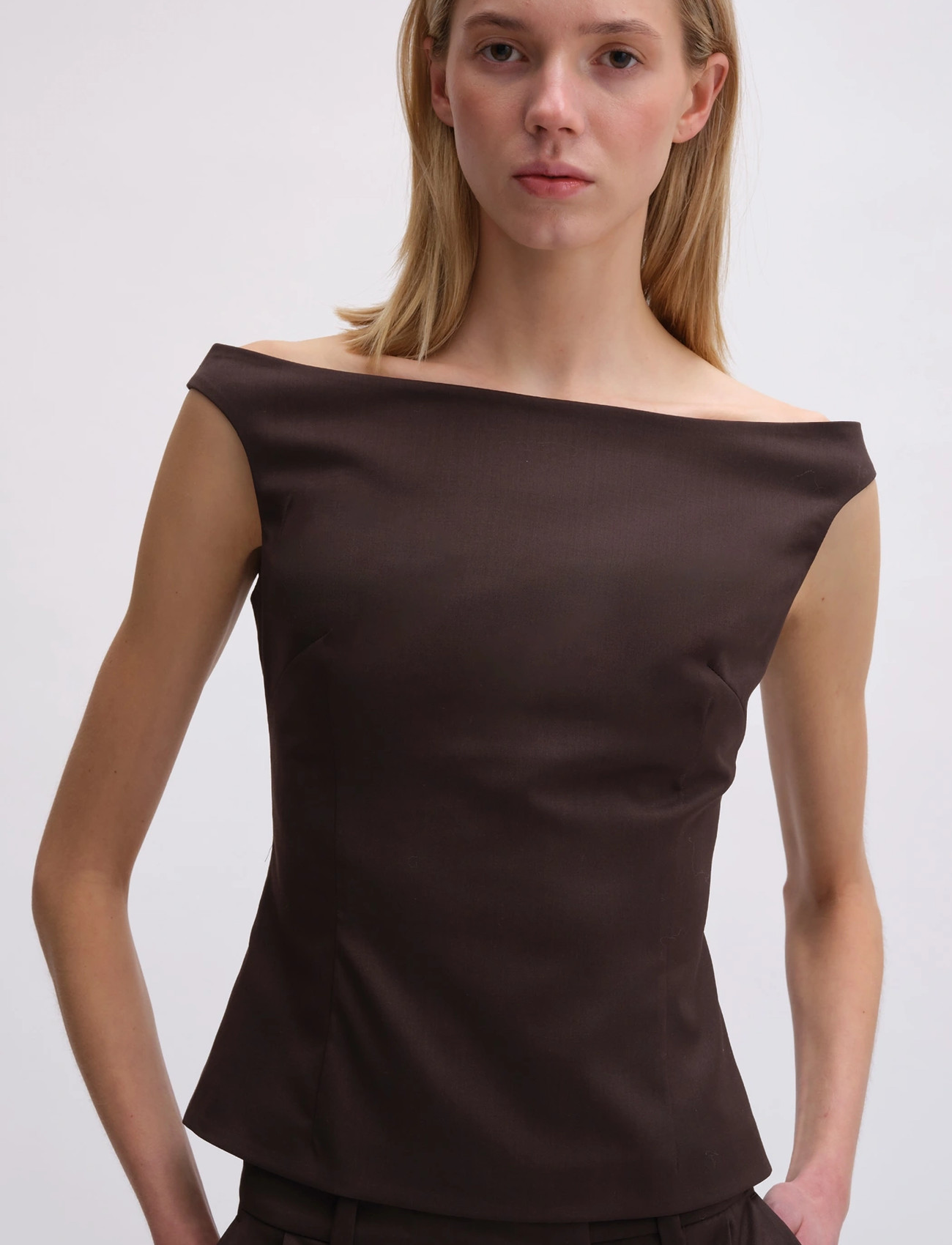 REMAIN Birger Christensen Off Shoulder Suiting Top, 36, Brown, Bluser > Uden Ærmer, Dame
